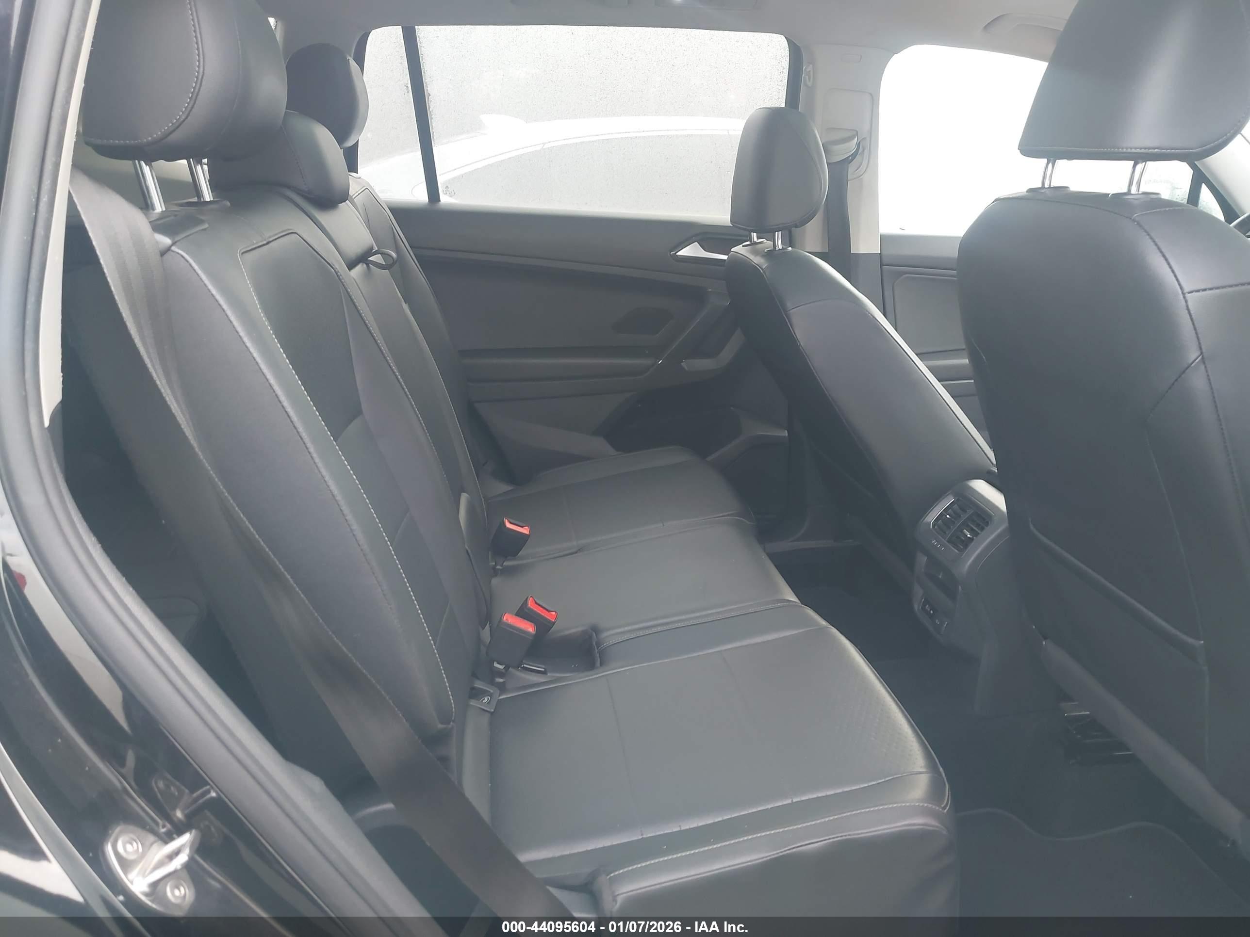 VOLKSWAGEN TIGUAN image 8