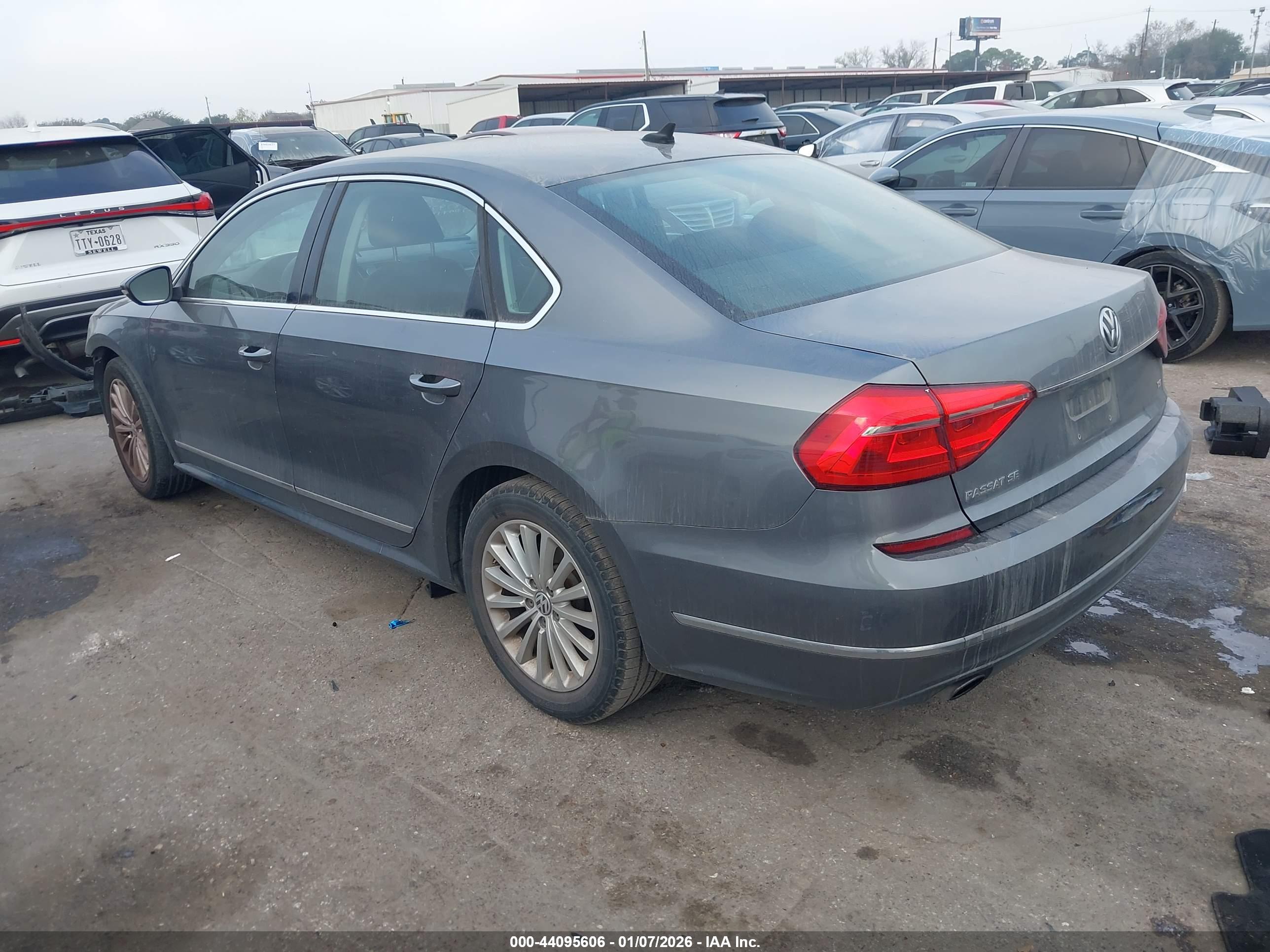 VOLKSWAGEN PASSAT image 3