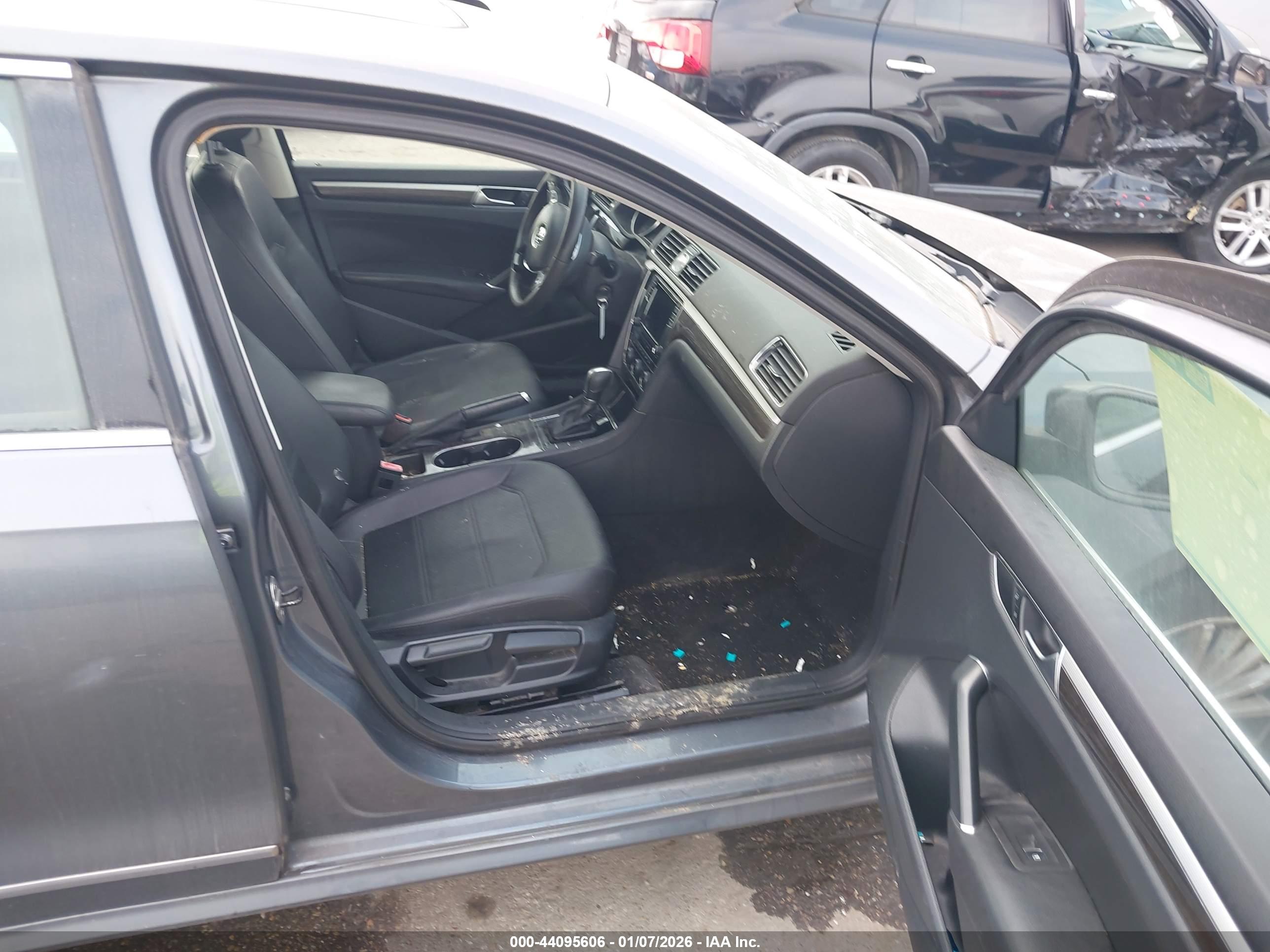 VOLKSWAGEN PASSAT image 5