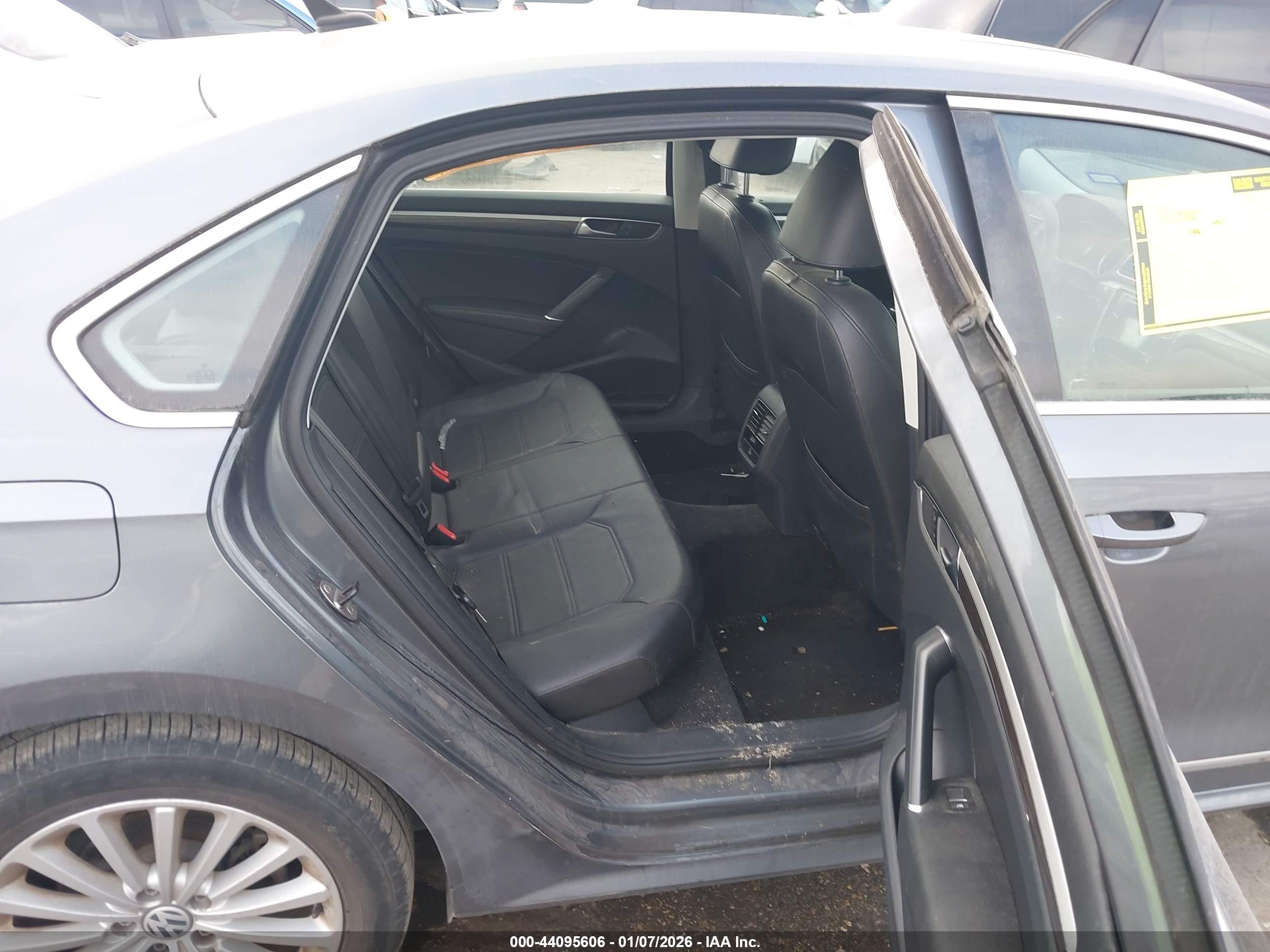 VOLKSWAGEN PASSAT image 8