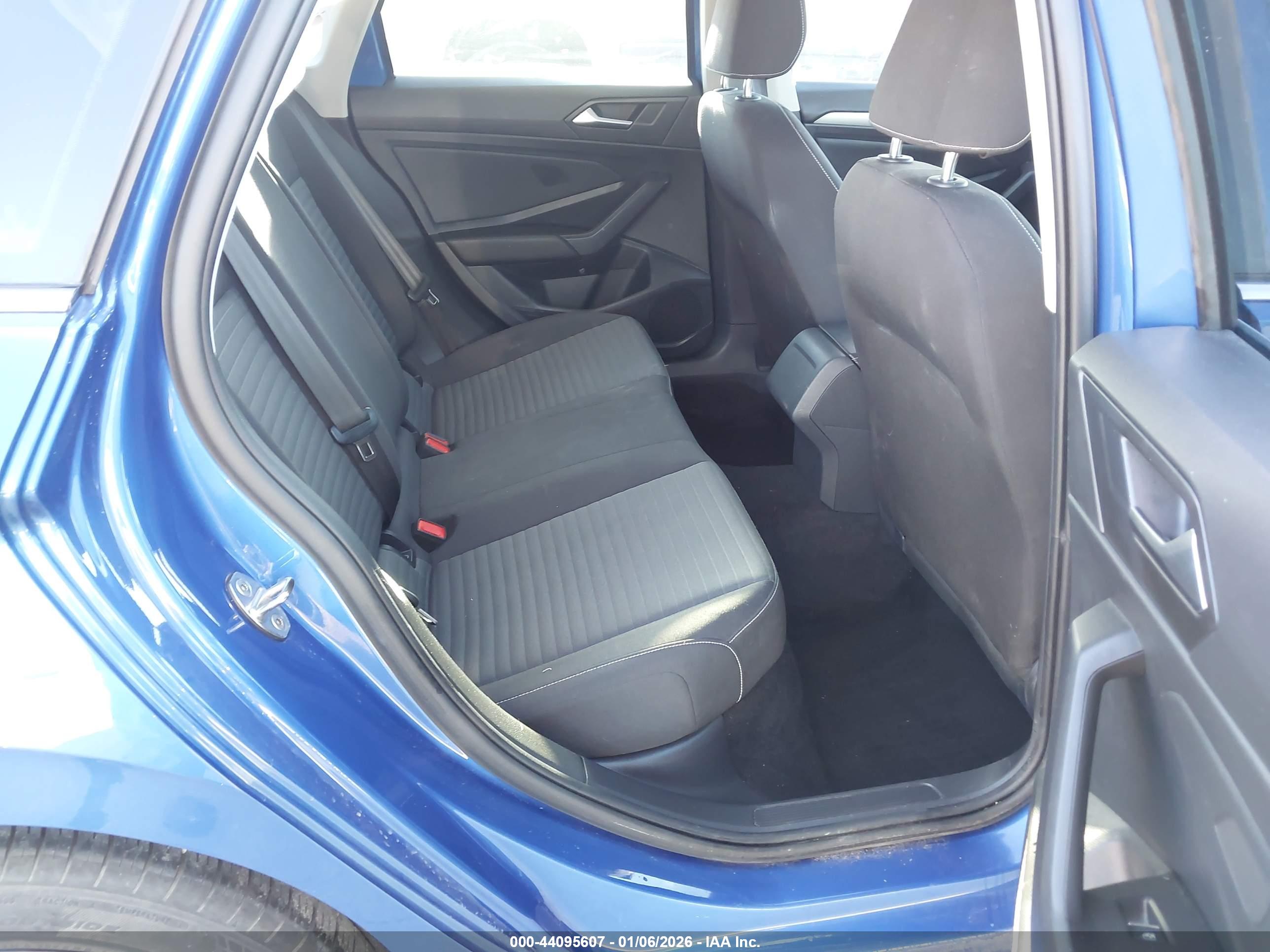 VOLKSWAGEN JETTA image 8