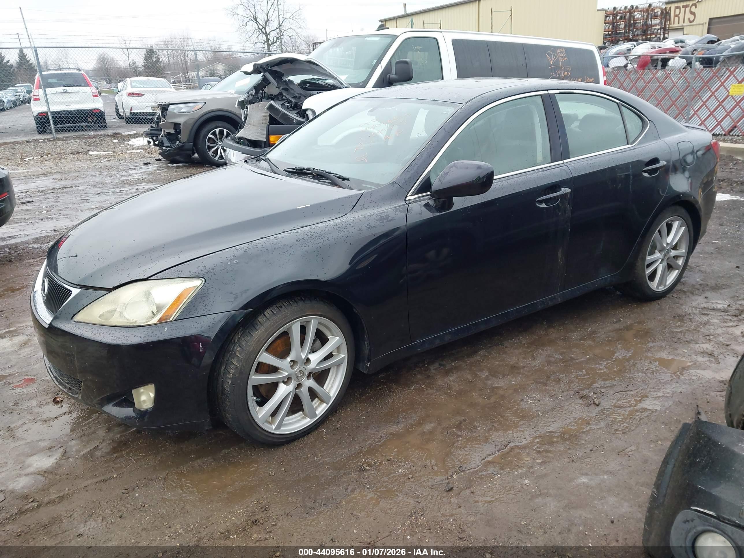 LEXUS IS image 2