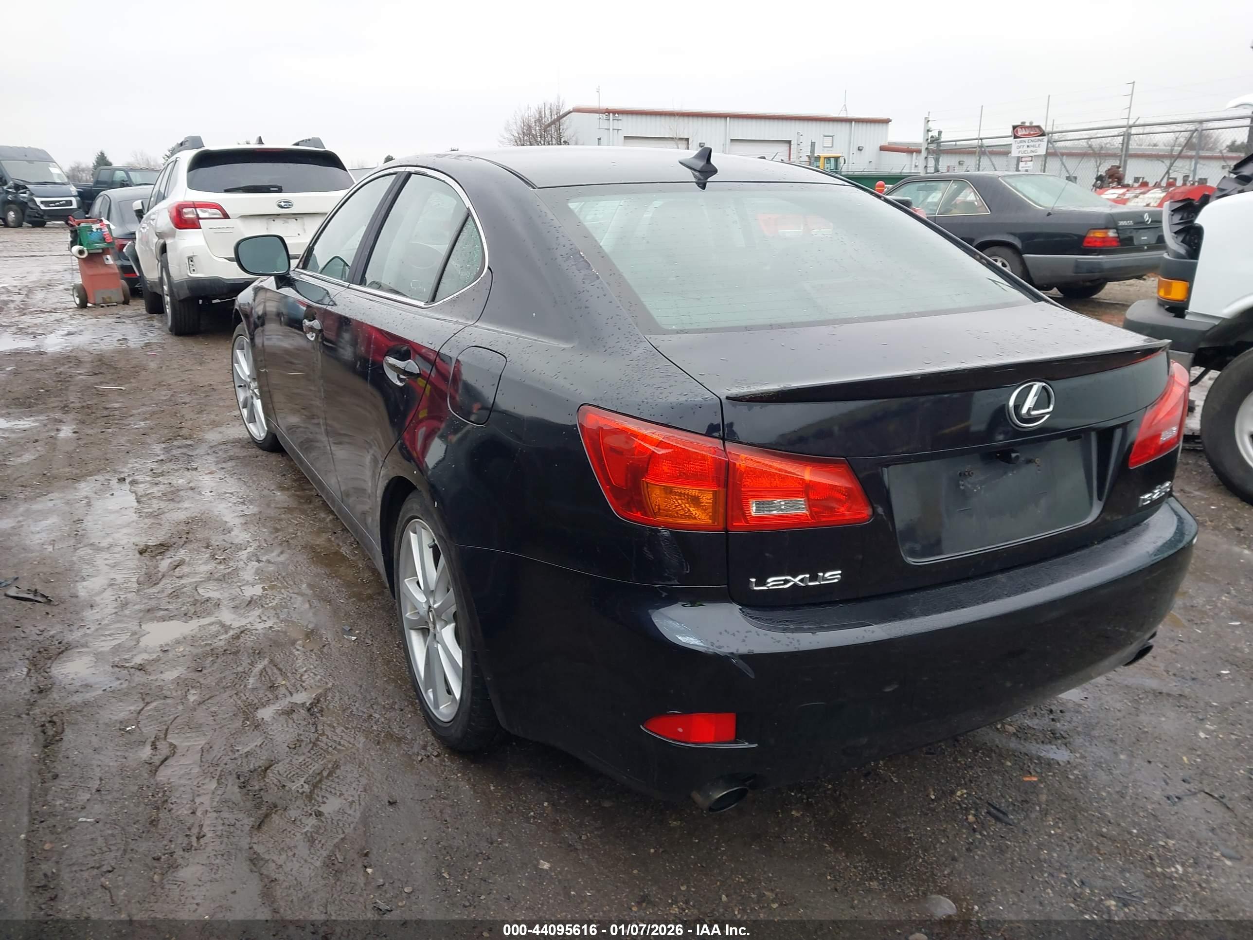 LEXUS IS image 3