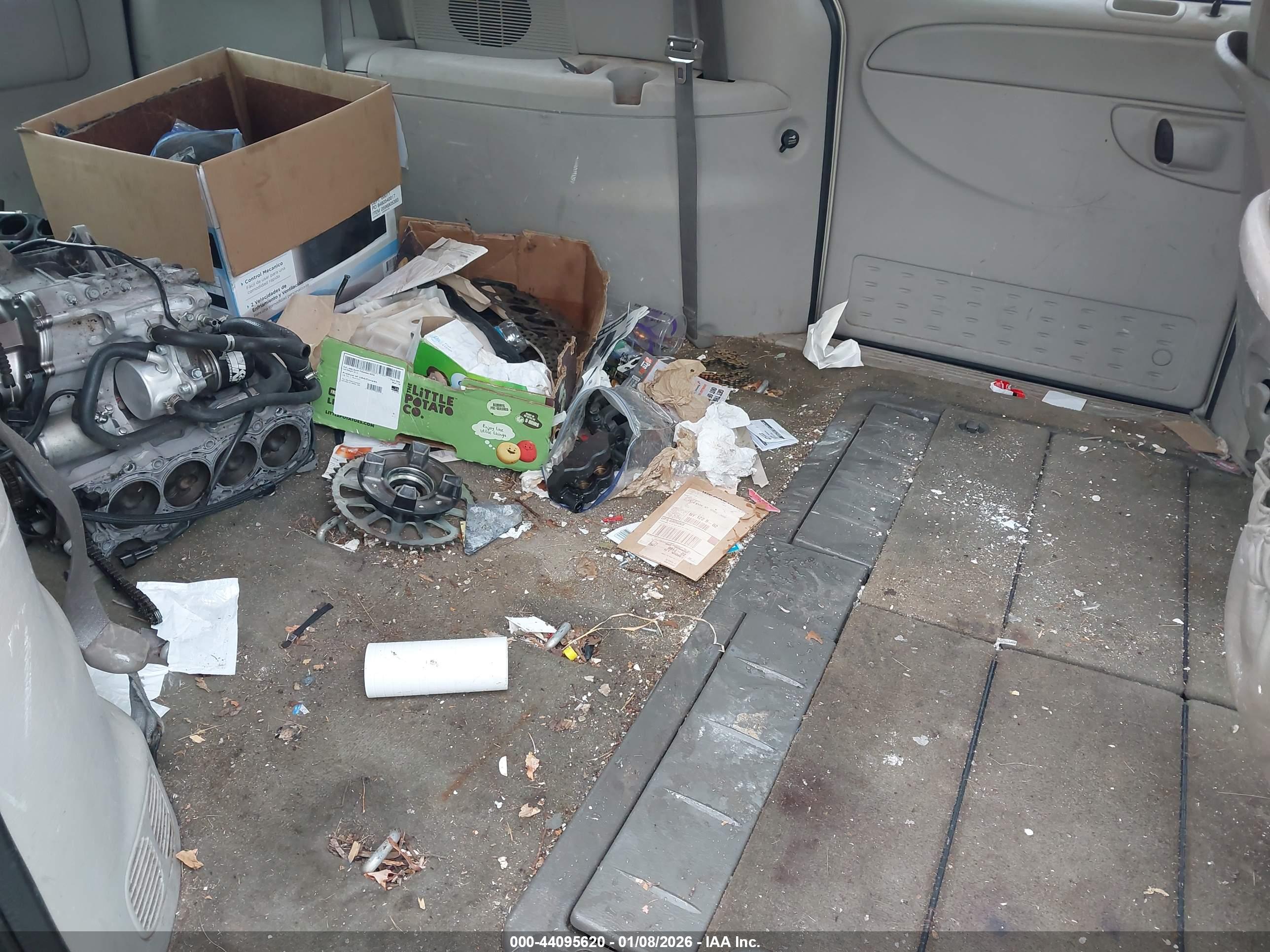 CHRYSLER TOWN image 8