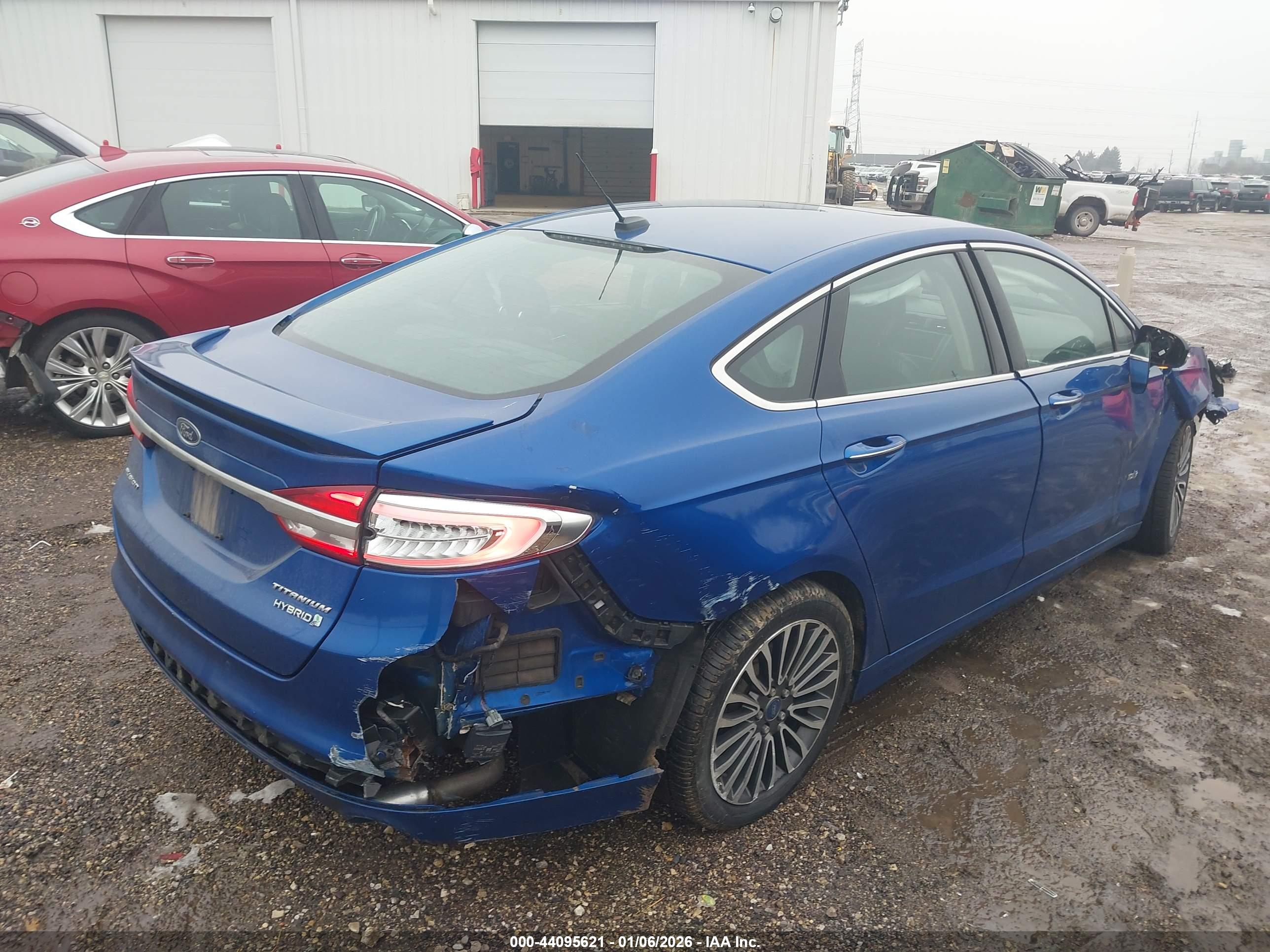 FORD FUSION image 4