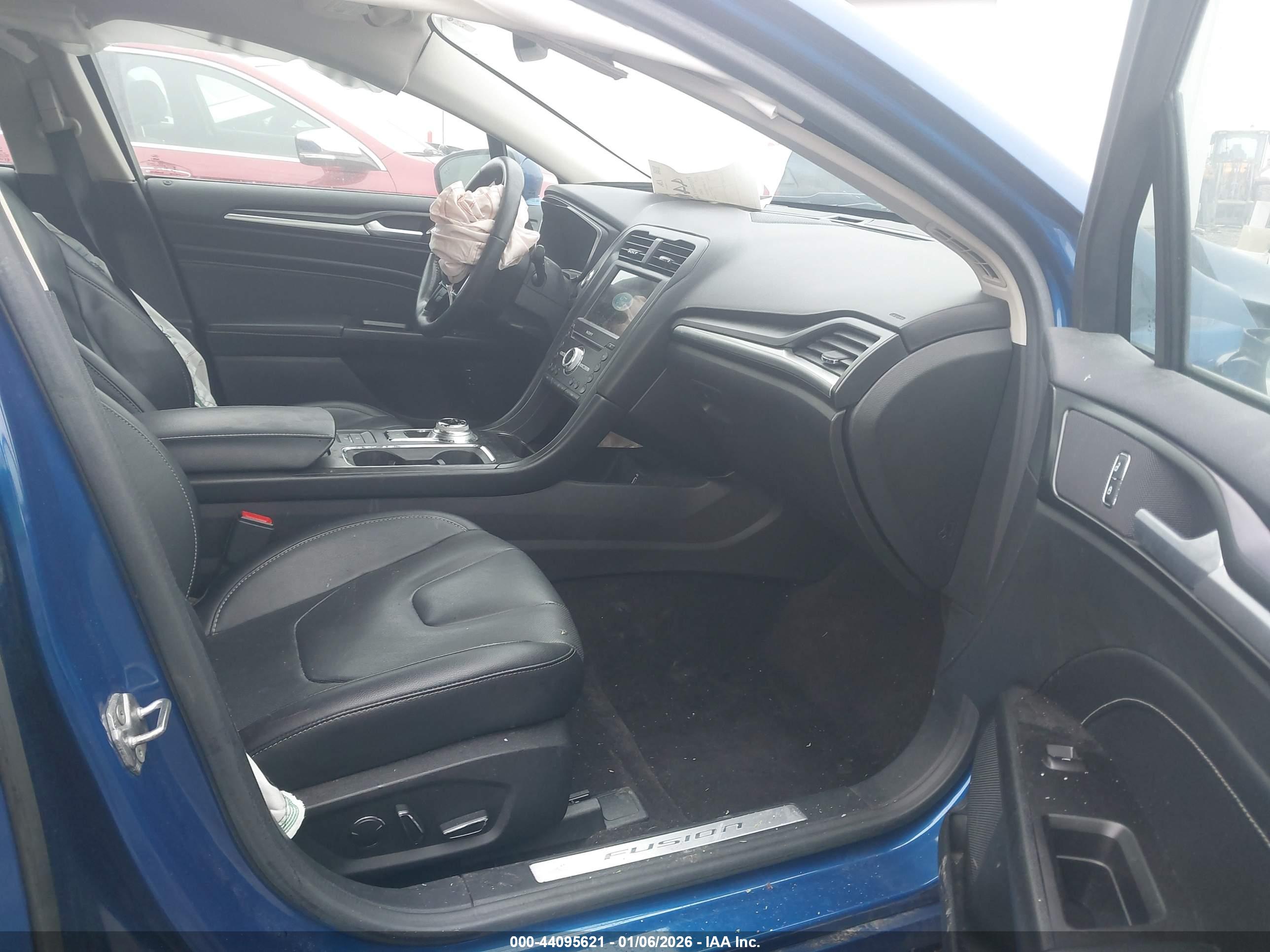 FORD FUSION image 5