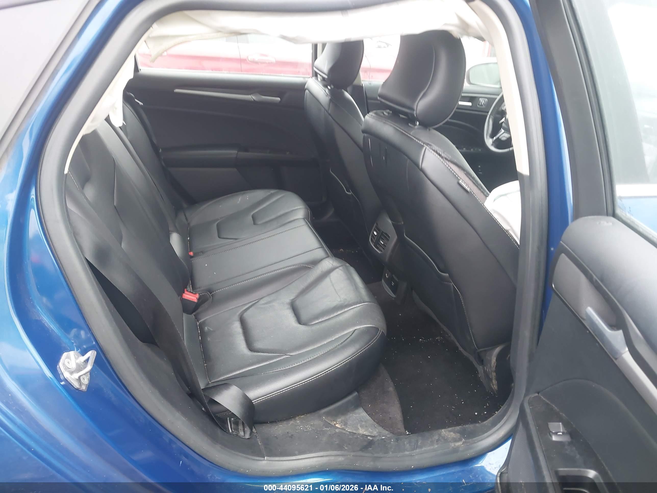 FORD FUSION image 8