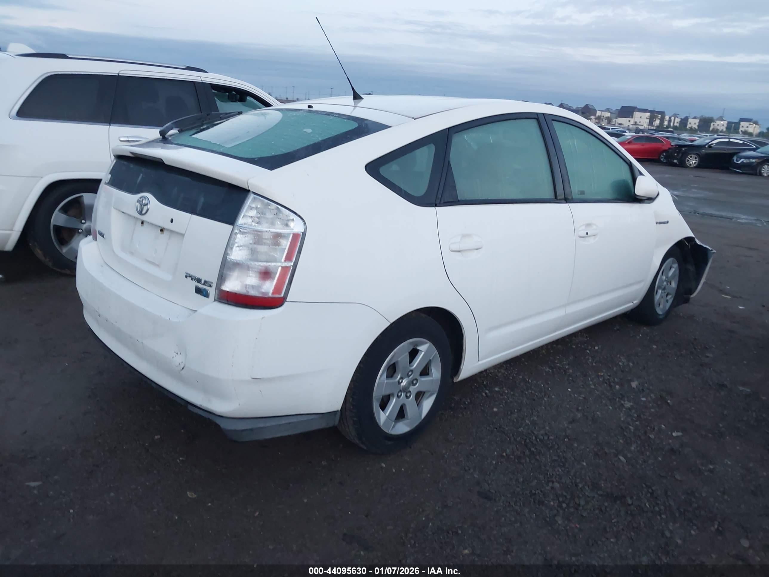 TOYOTA PRIUS image 4