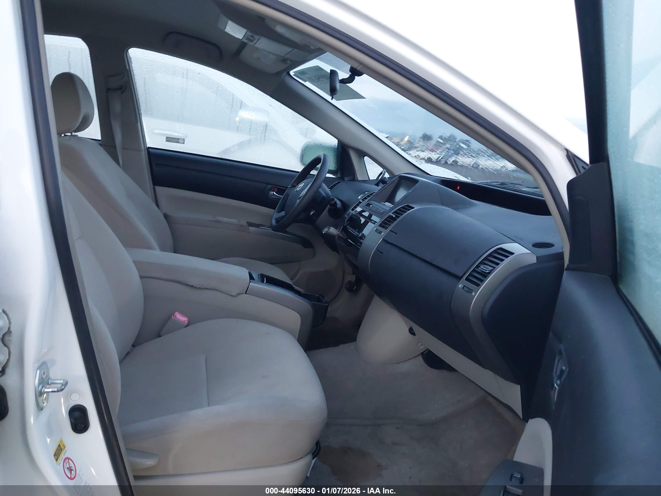 TOYOTA PRIUS image 5