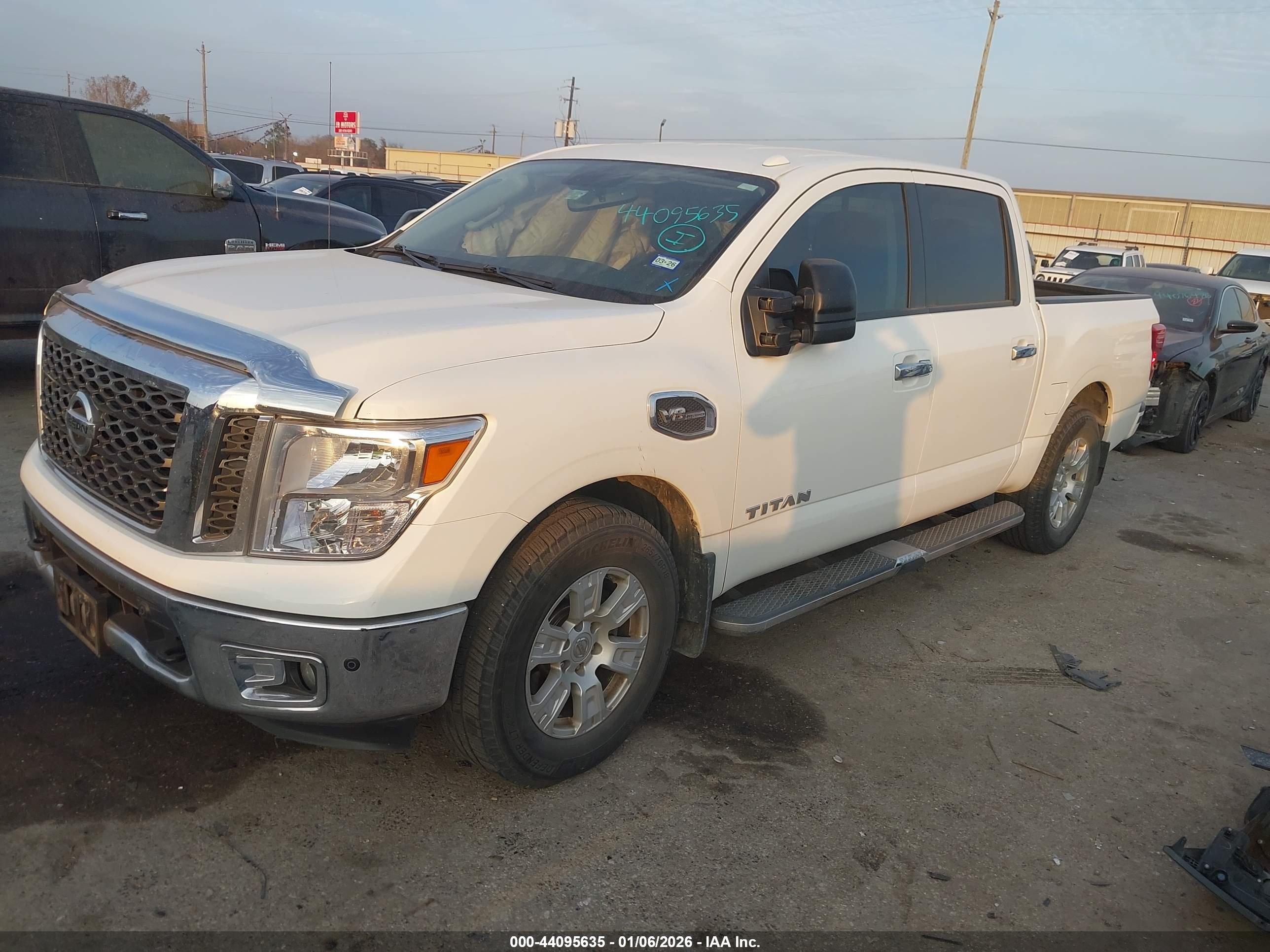 NISSAN TITAN image 2