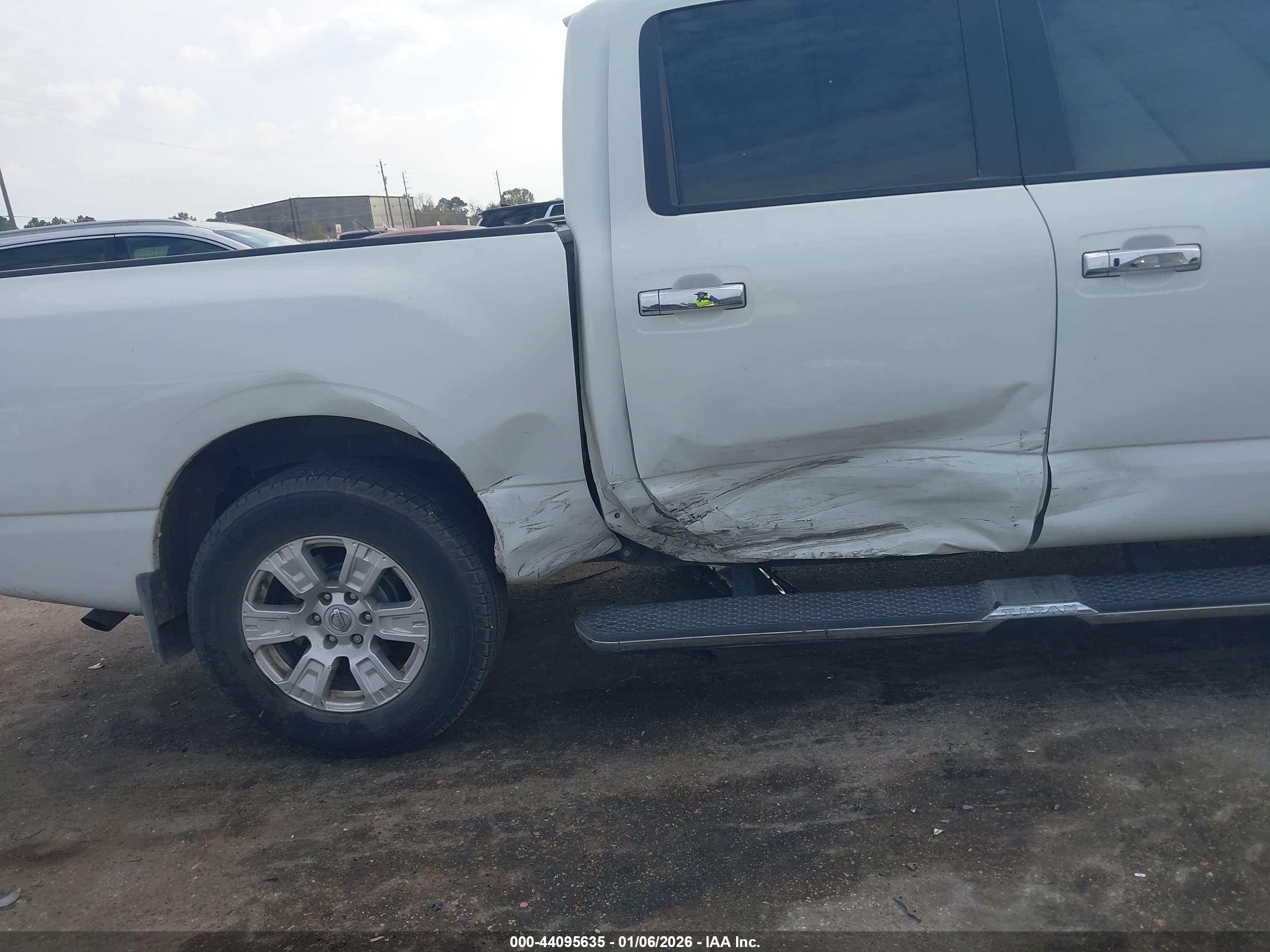 NISSAN TITAN image 6