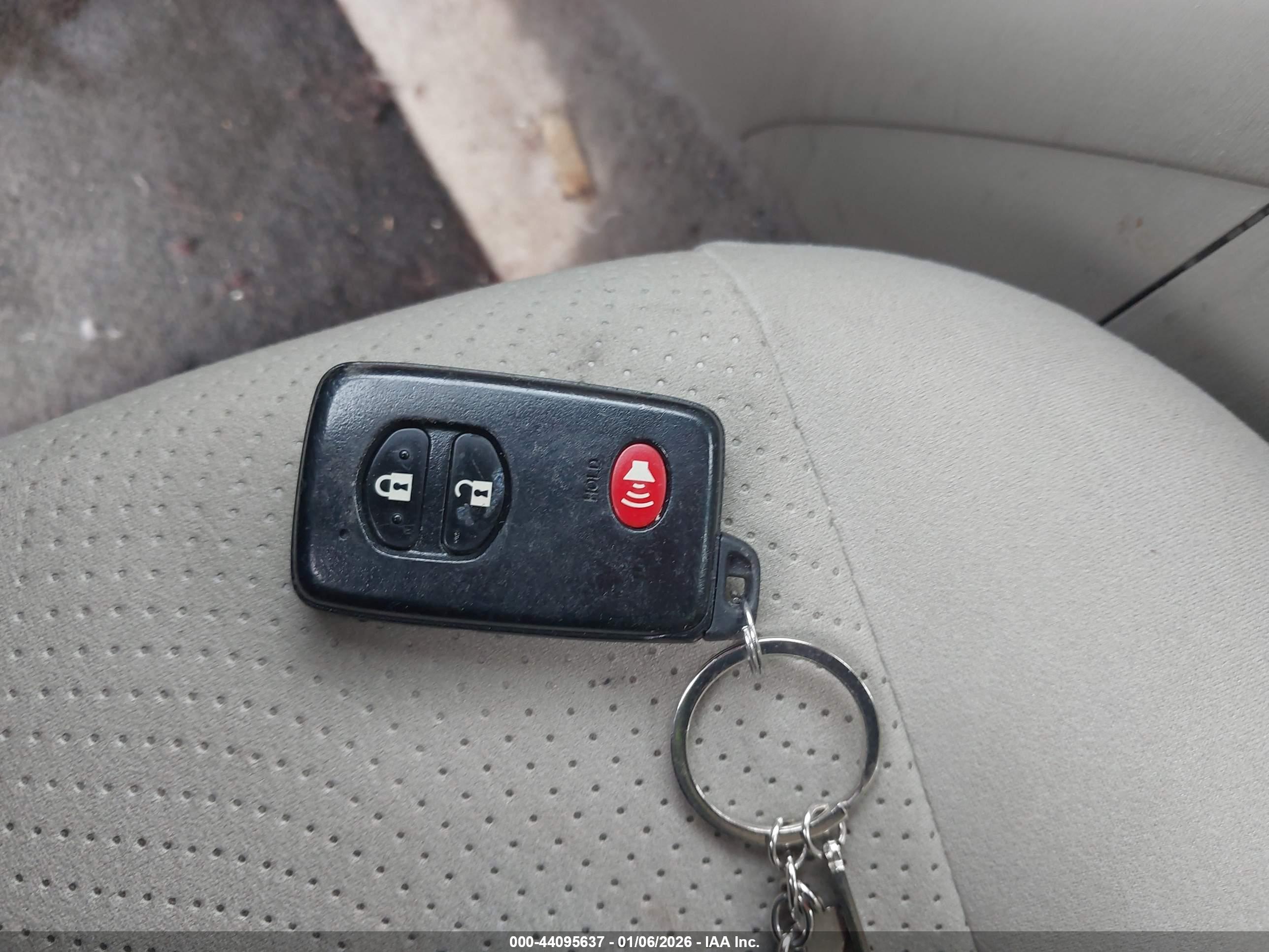 TOYOTA PRIUS image 11