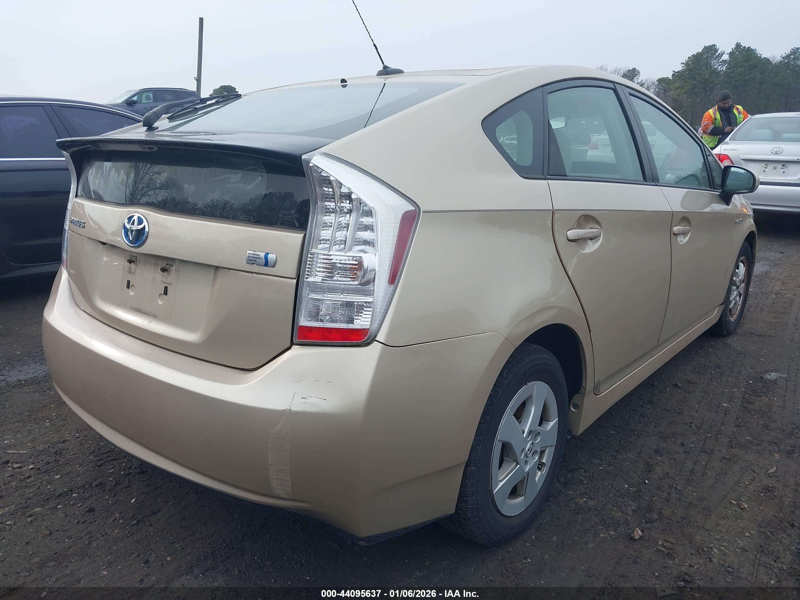 TOYOTA PRIUS image 4