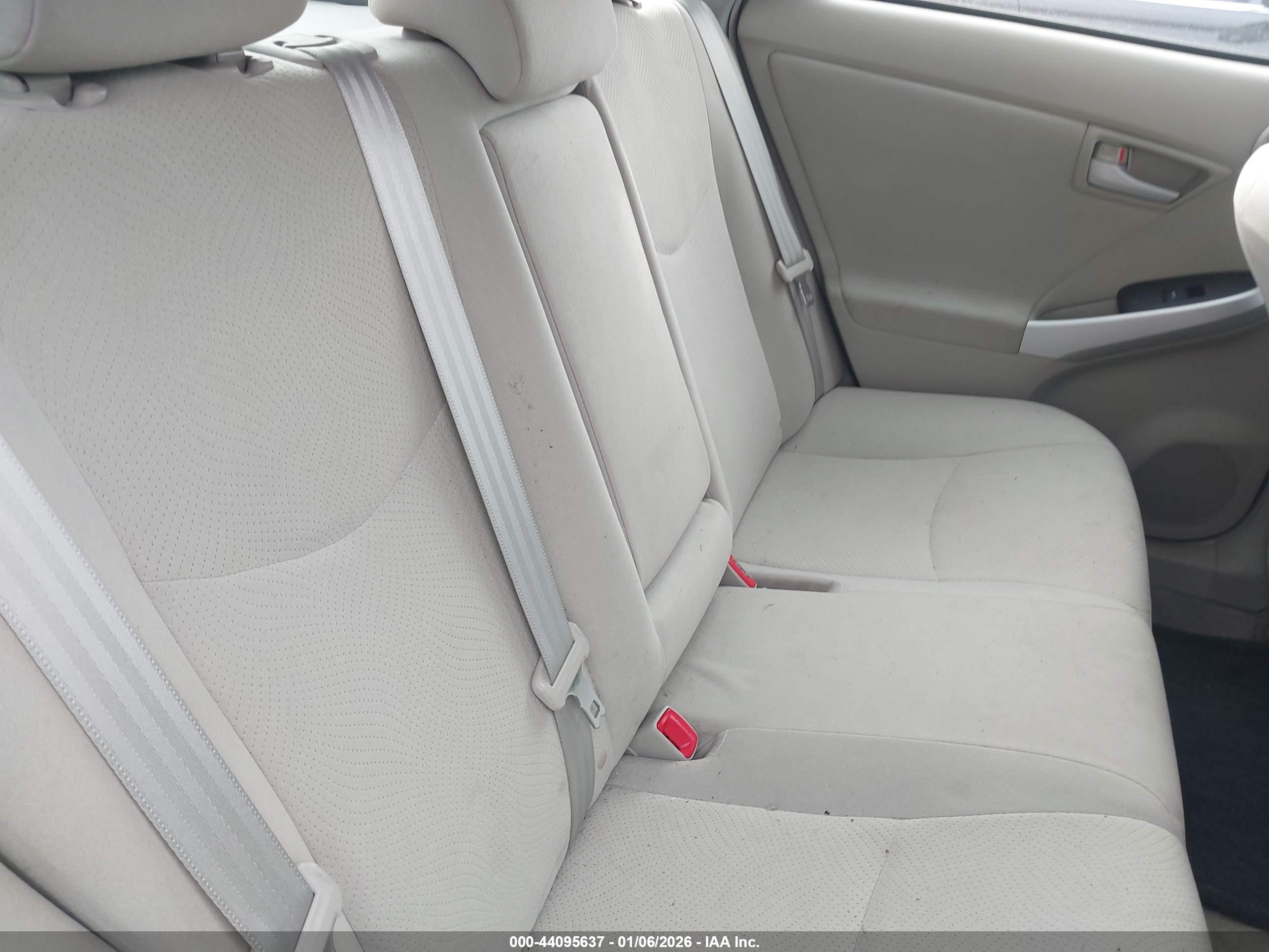 TOYOTA PRIUS image 8