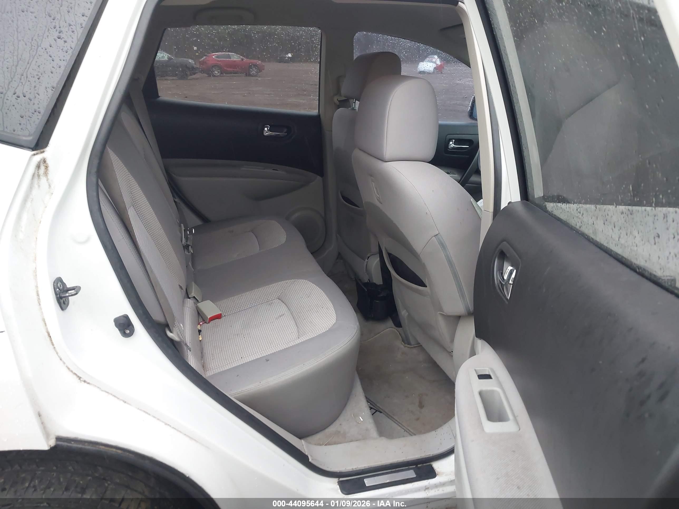 NISSAN ROGUE image 8