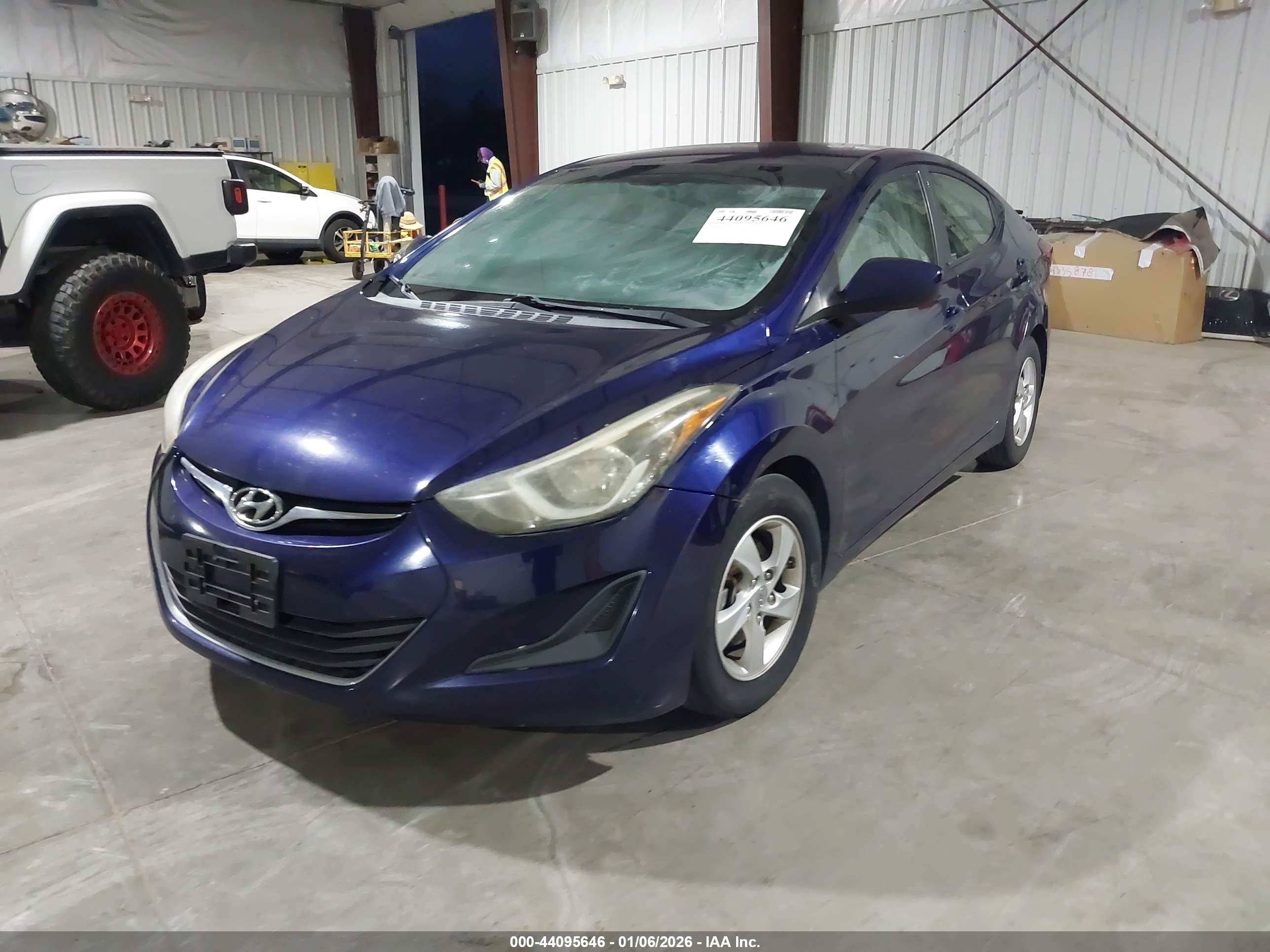 HYUNDAI ELANTRA image 2