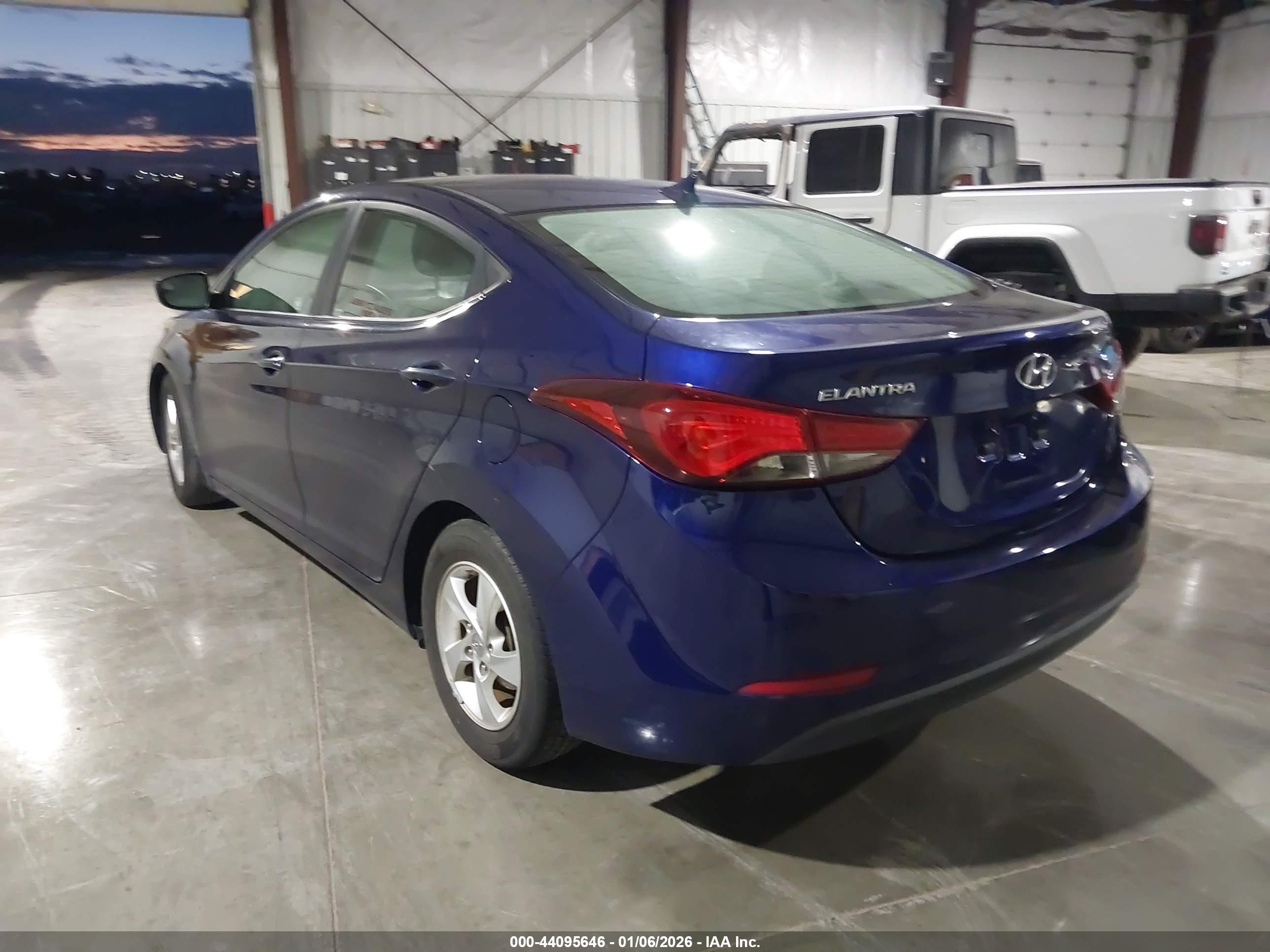 HYUNDAI ELANTRA image 3