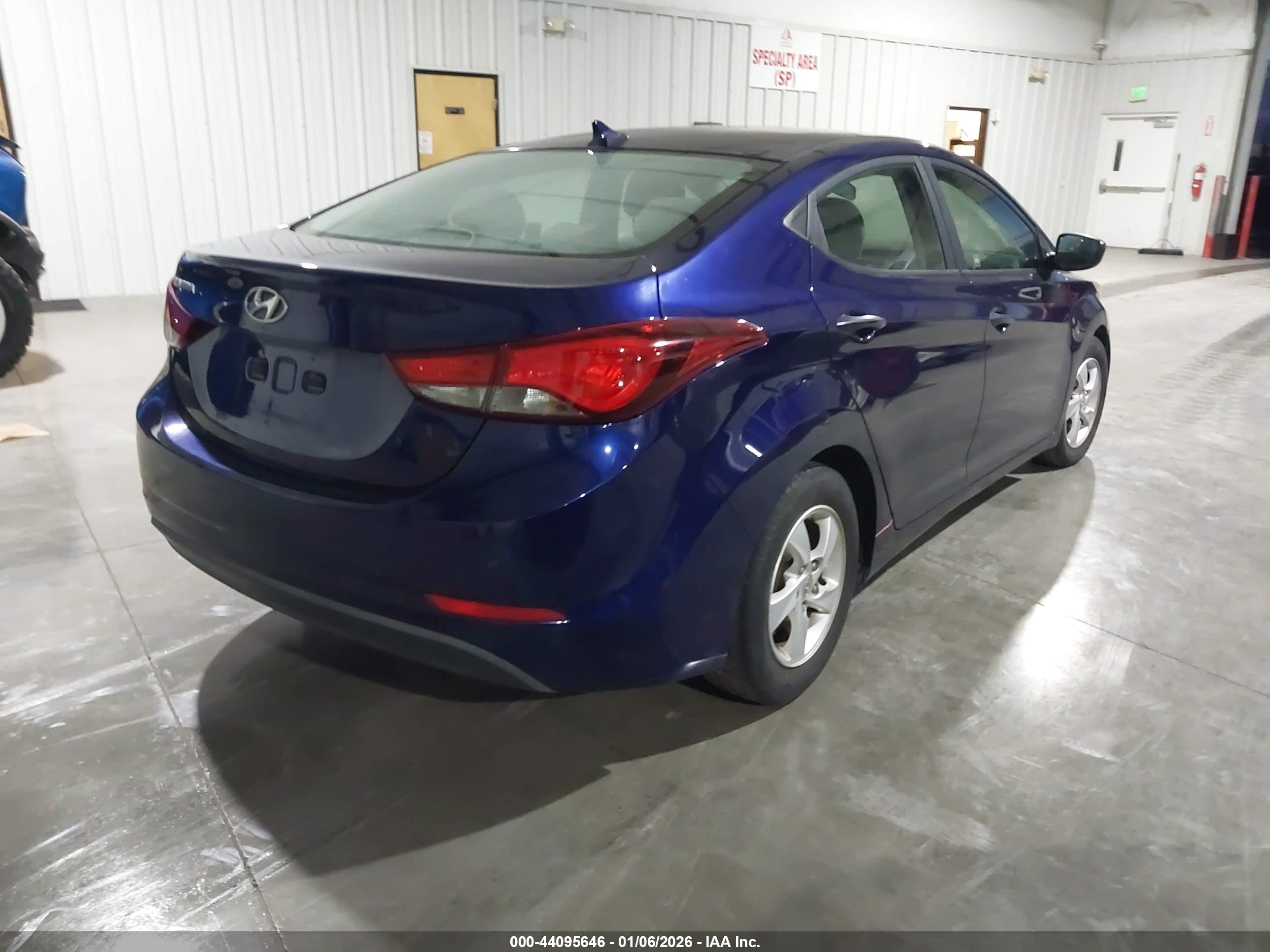HYUNDAI ELANTRA image 4