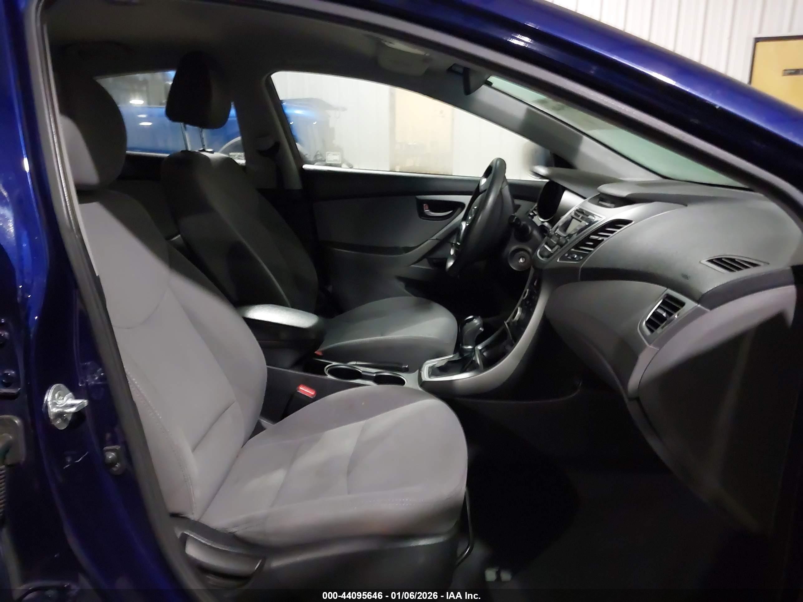 HYUNDAI ELANTRA image 5