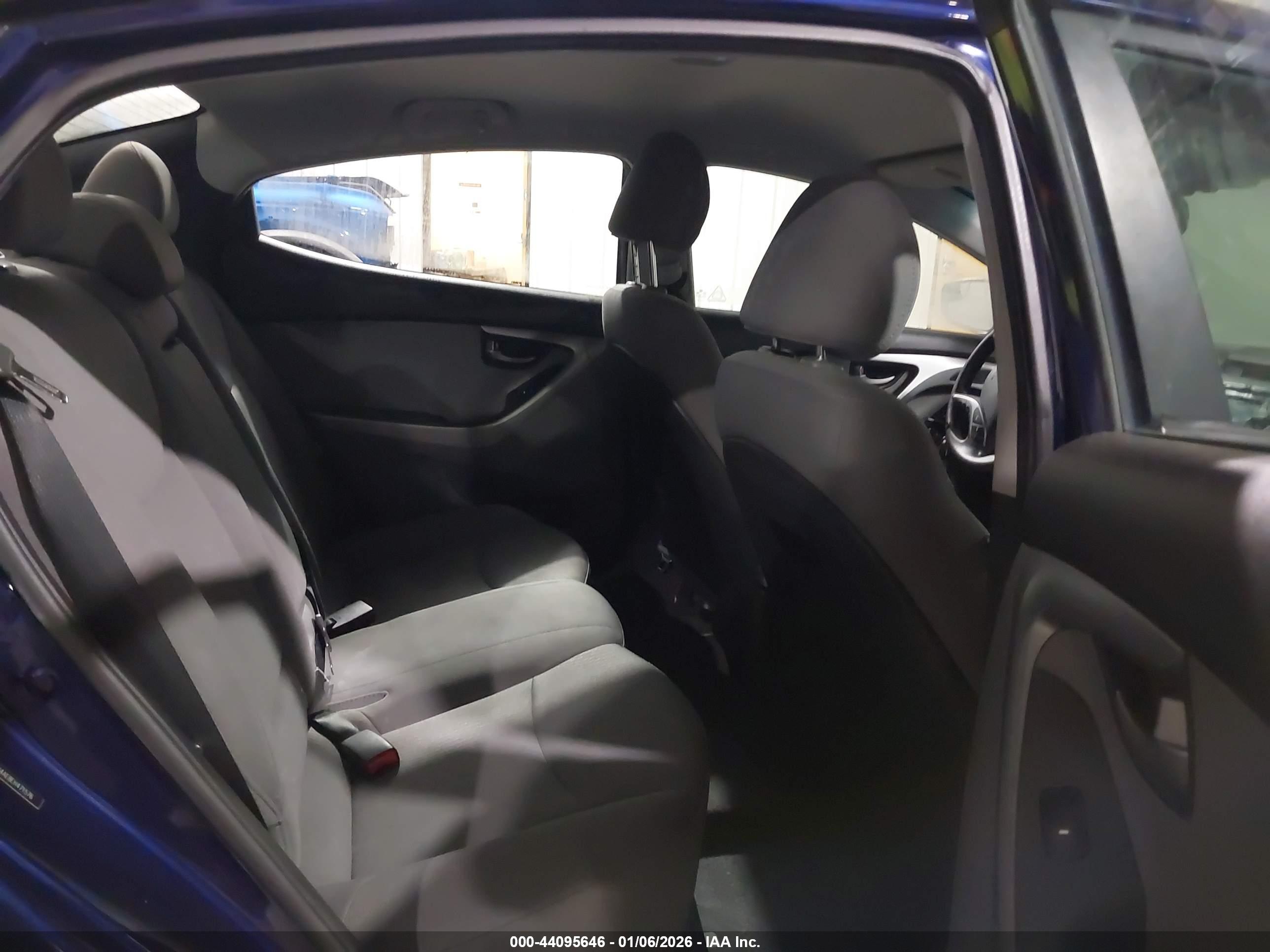 HYUNDAI ELANTRA image 8
