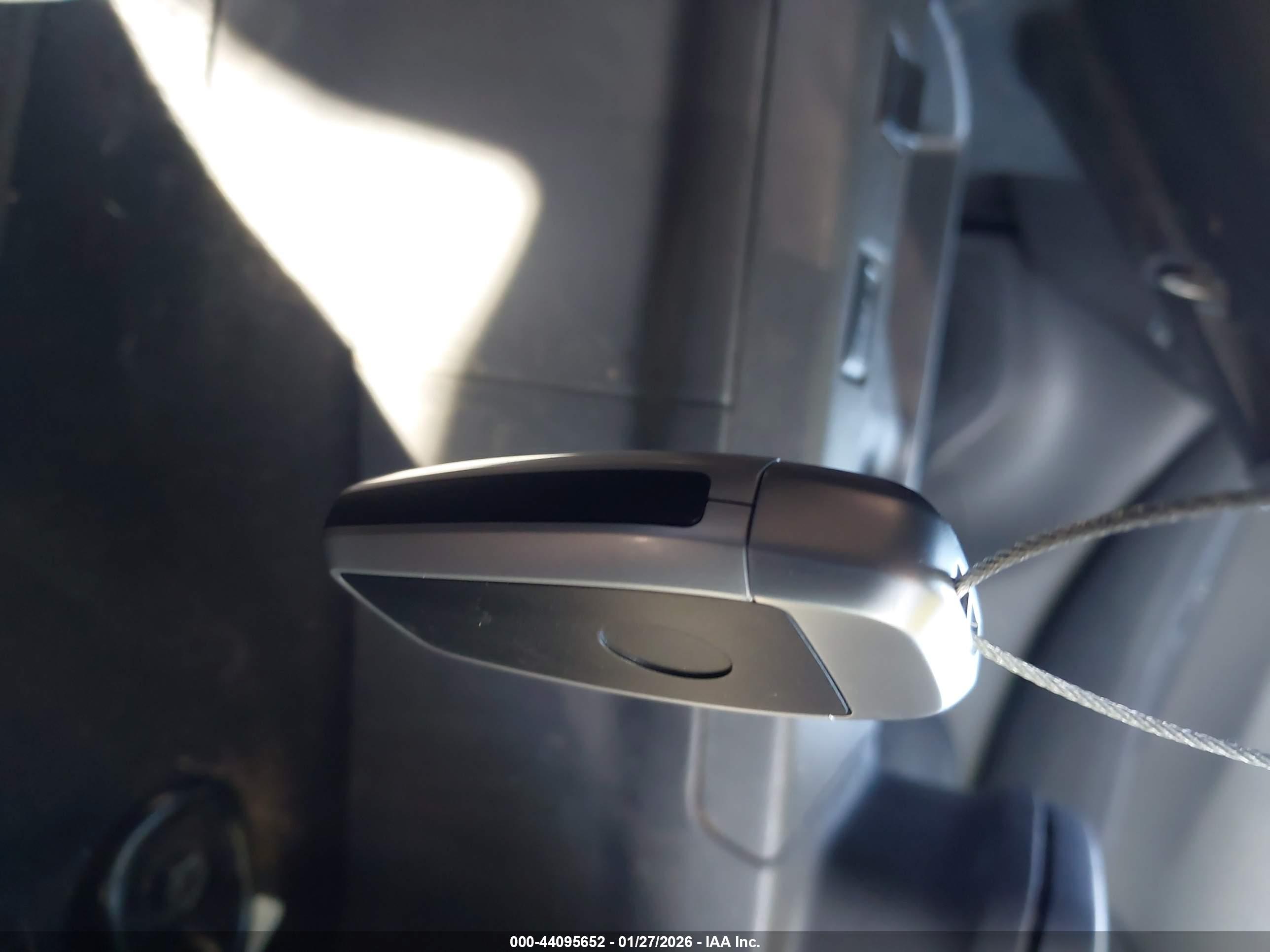 NISSAN LEAF image 11