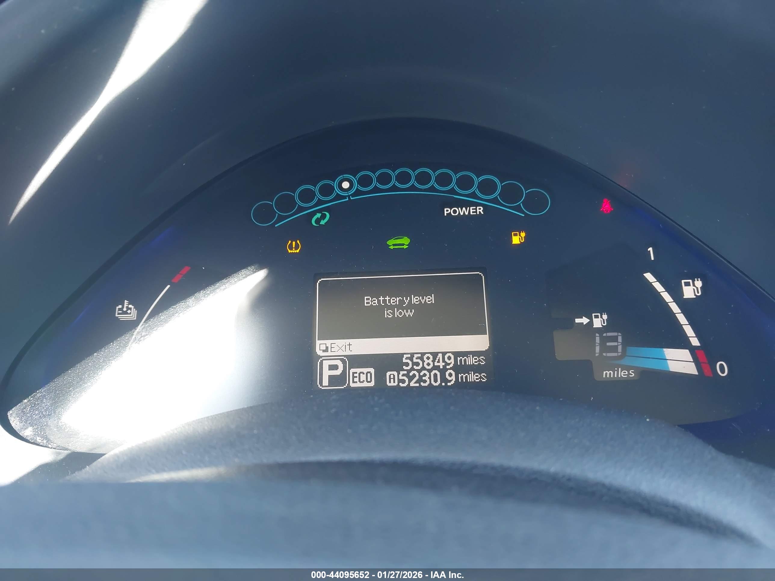 NISSAN LEAF image 7