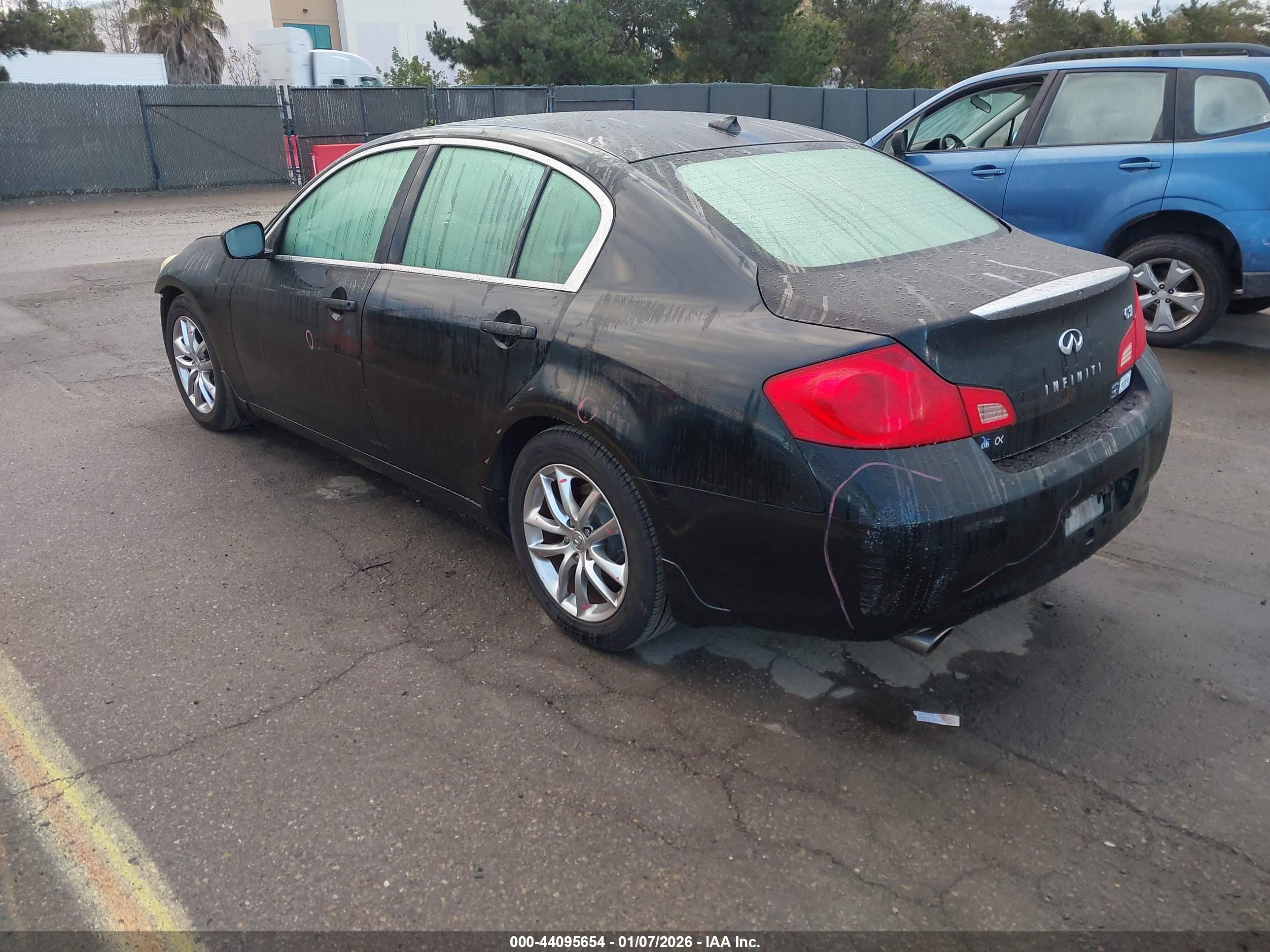 INFINITI G37 image 3