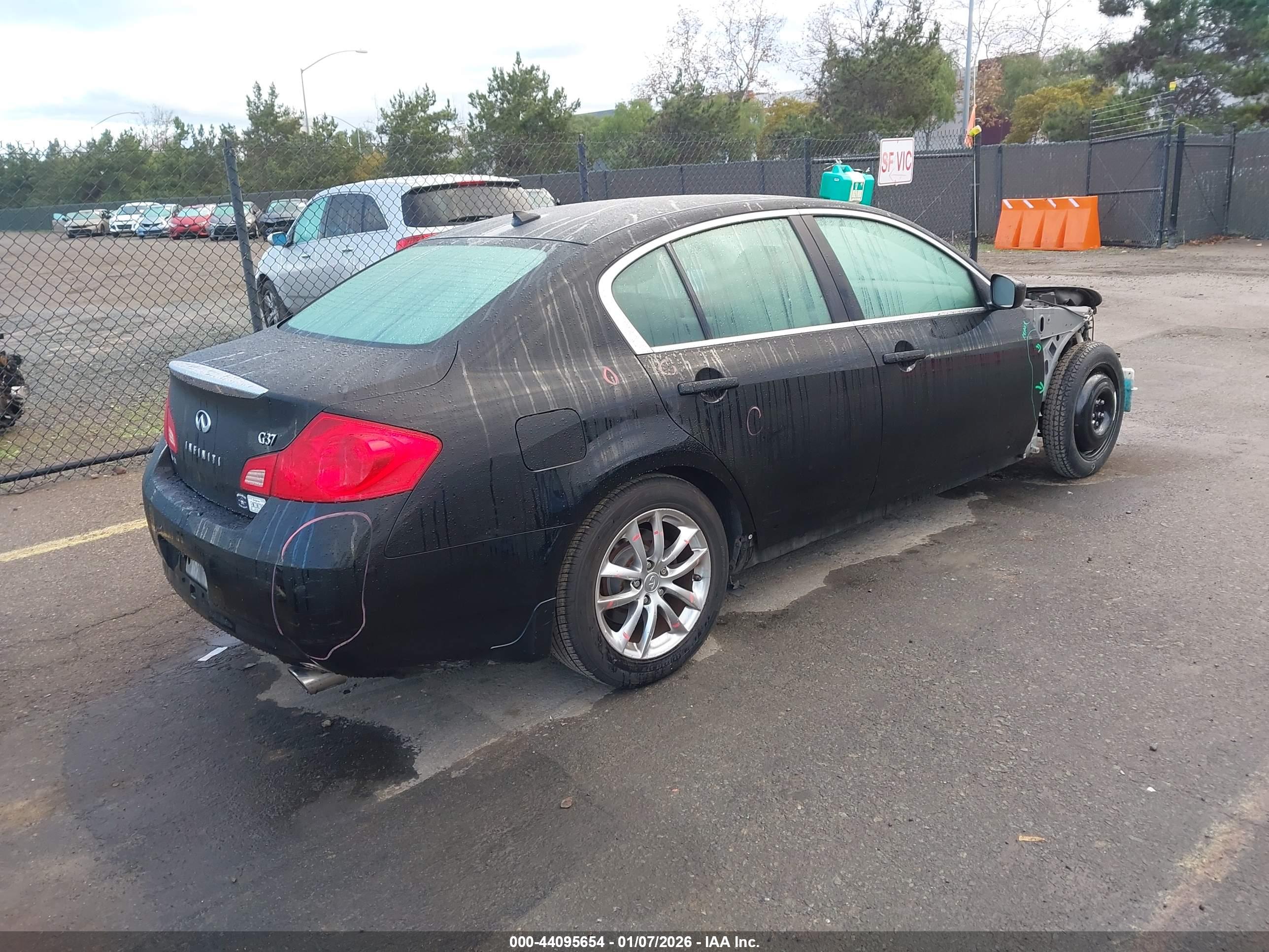 INFINITI G37 image 4