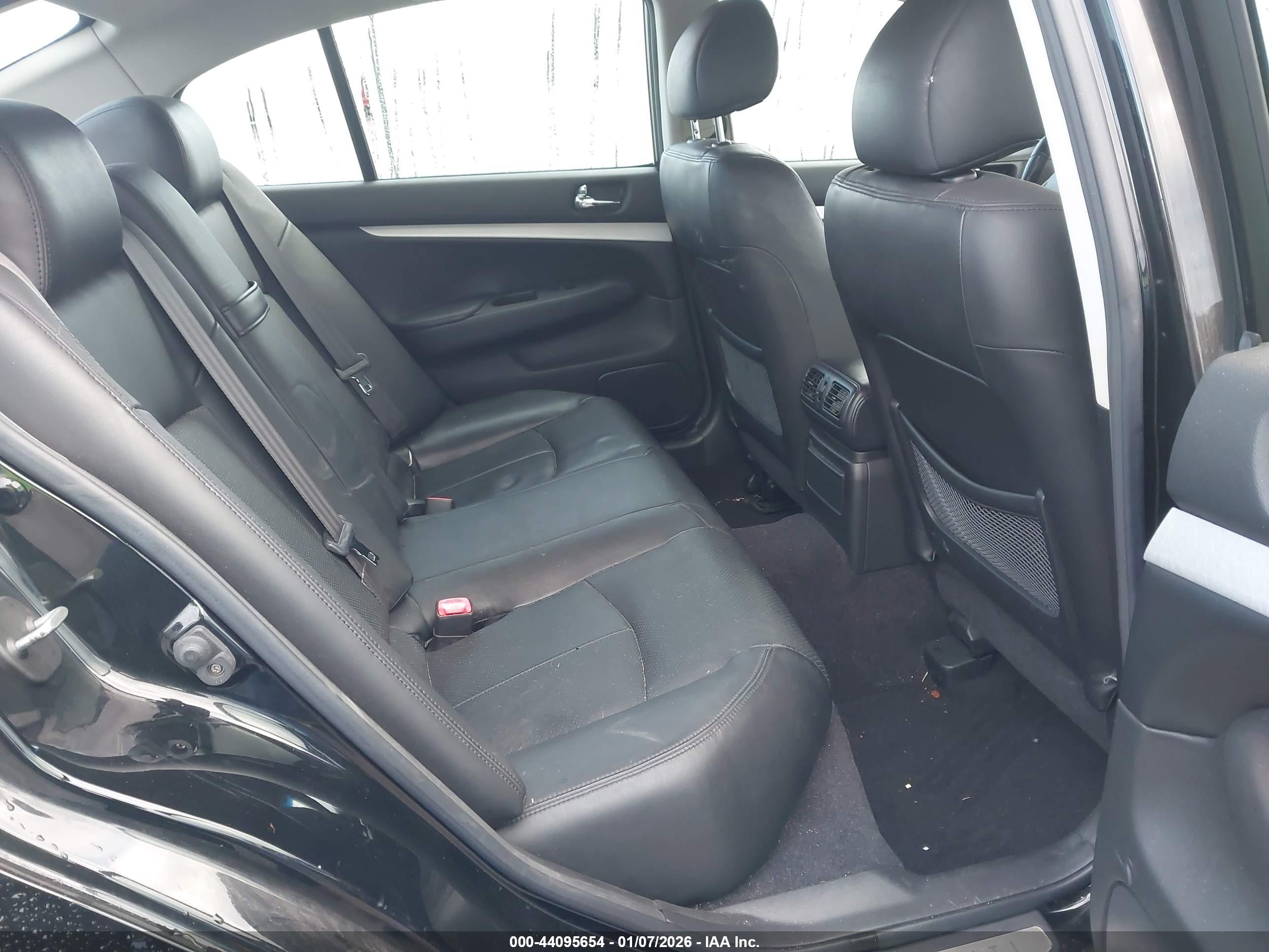 INFINITI G37 image 8