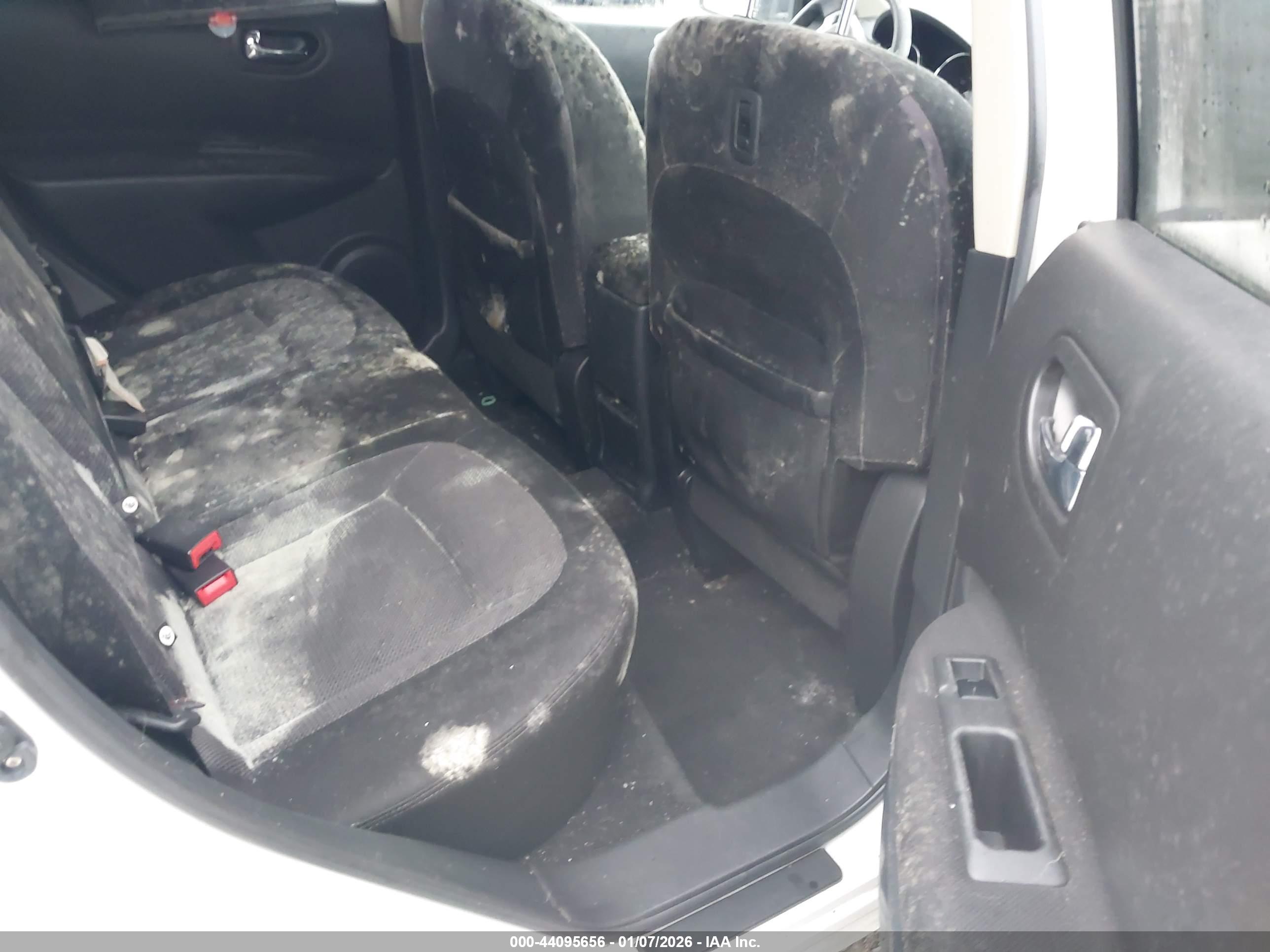NISSAN ROGUE image 8