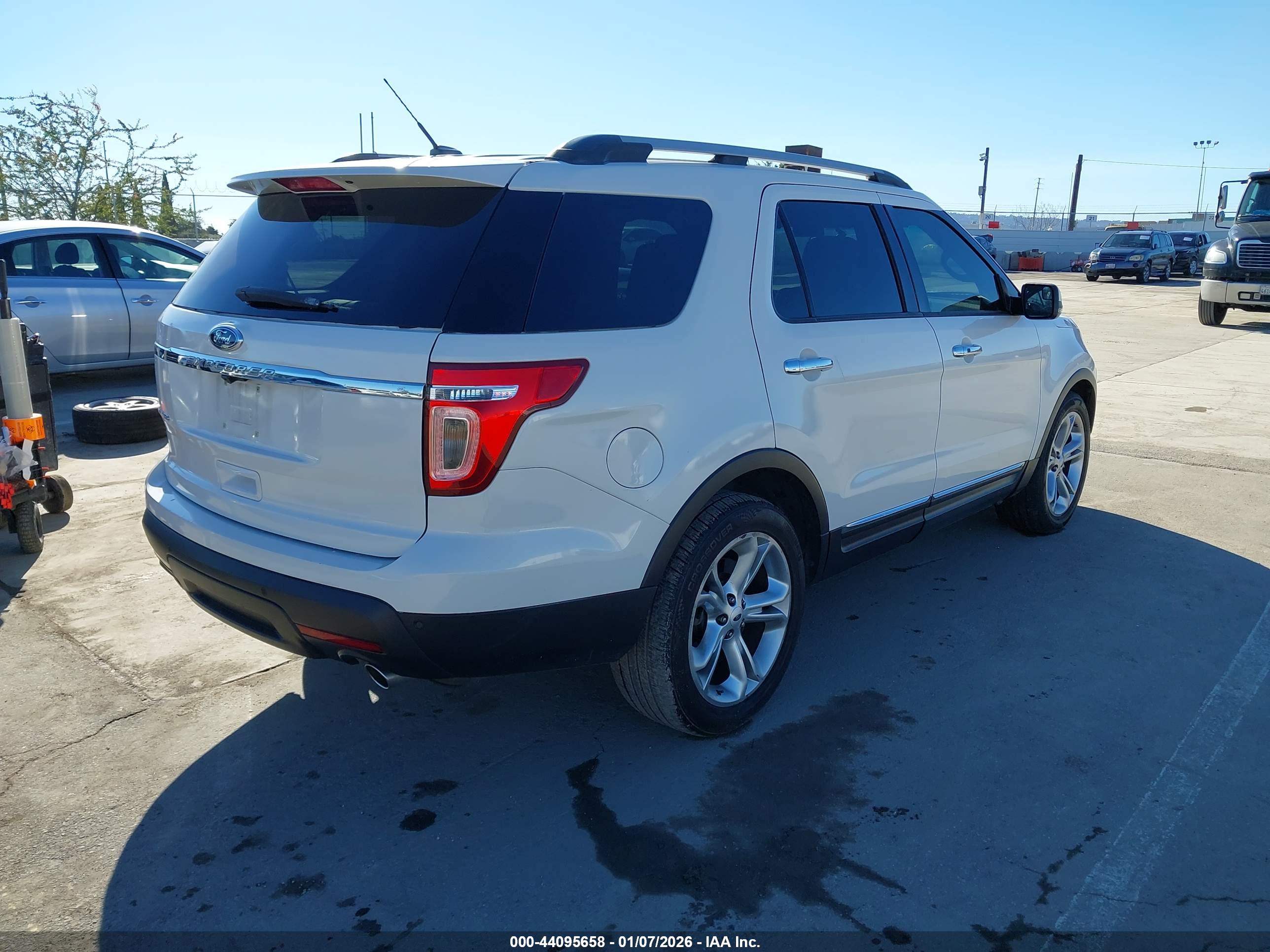 FORD EXPLORER image 4