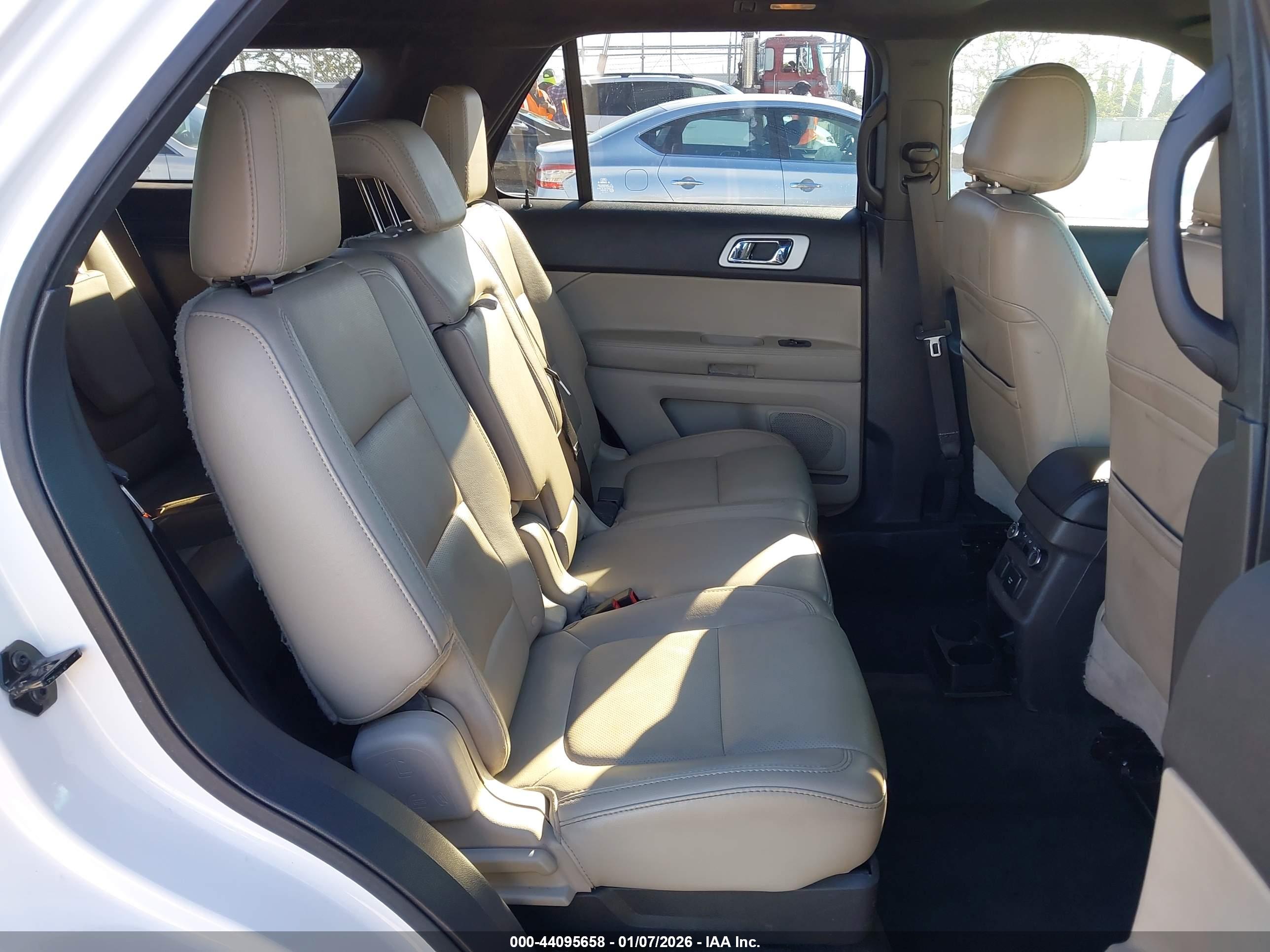 FORD EXPLORER image 8
