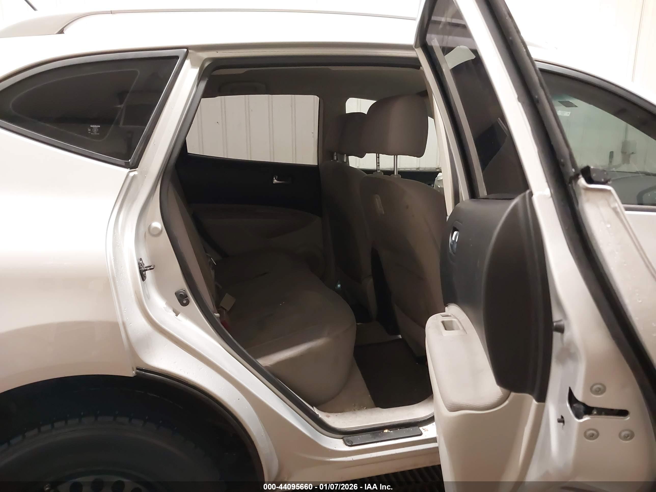 NISSAN ROGUE image 8