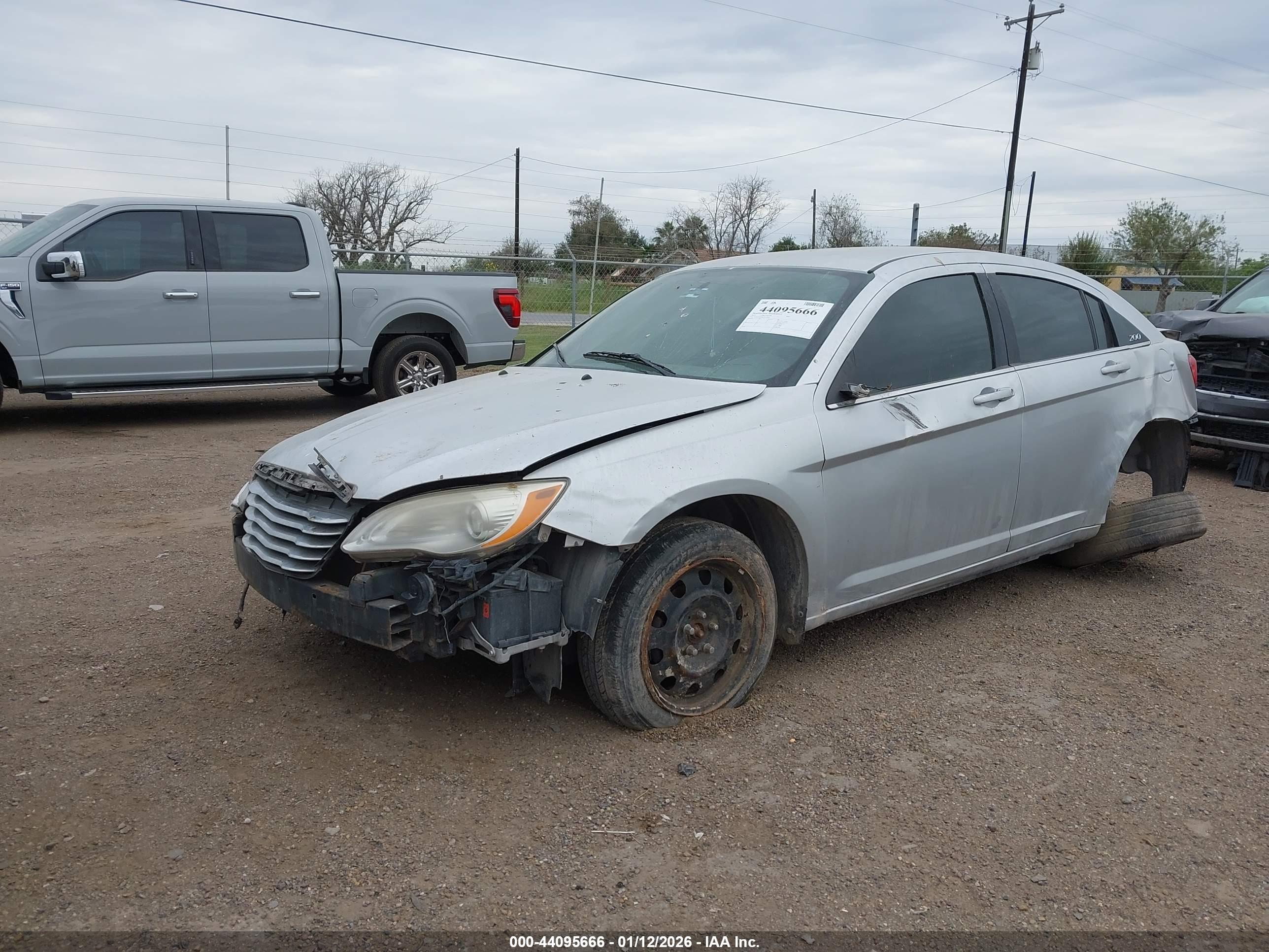 CHRYSLER 200 image 2