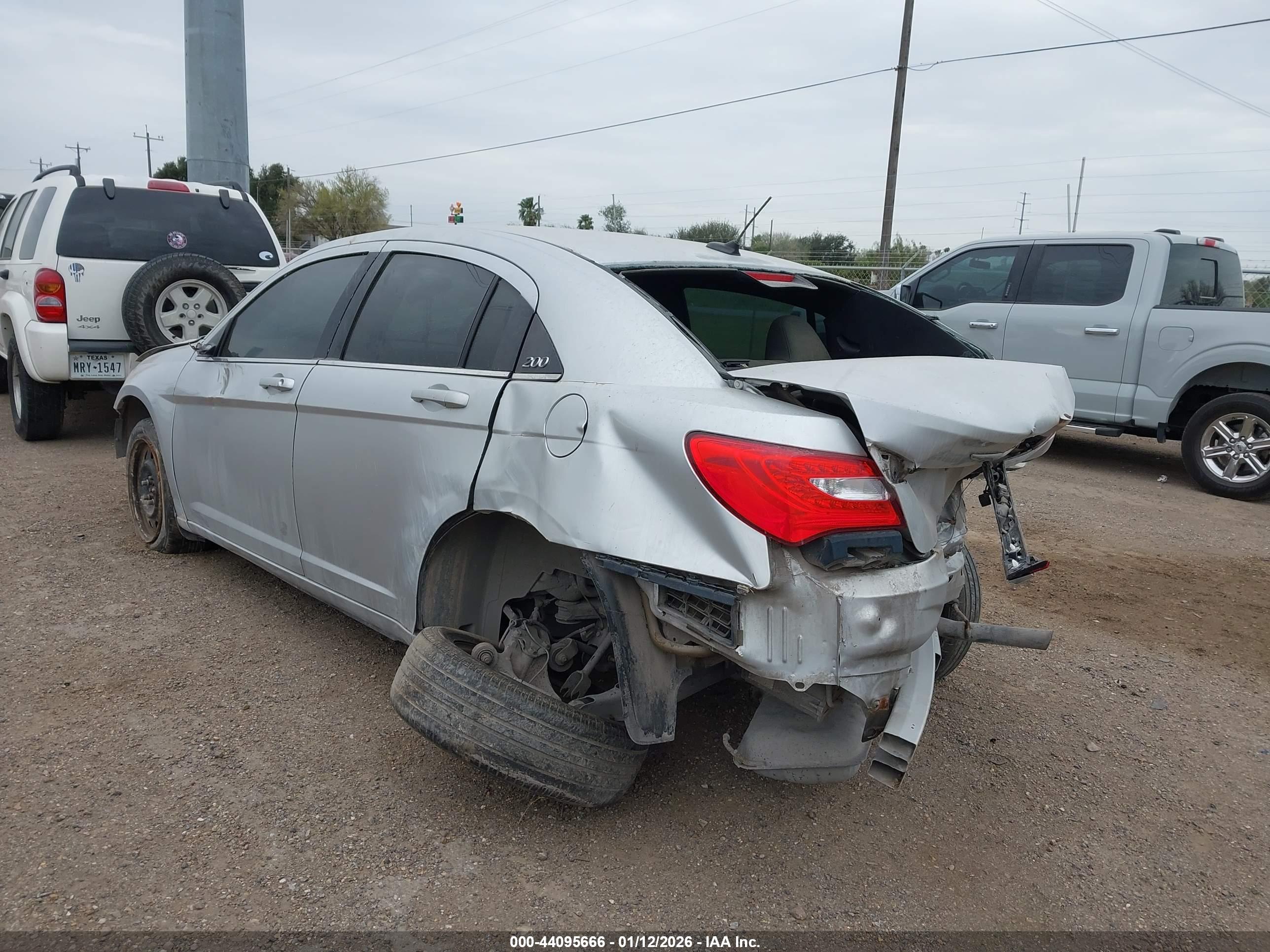 CHRYSLER 200 image 3