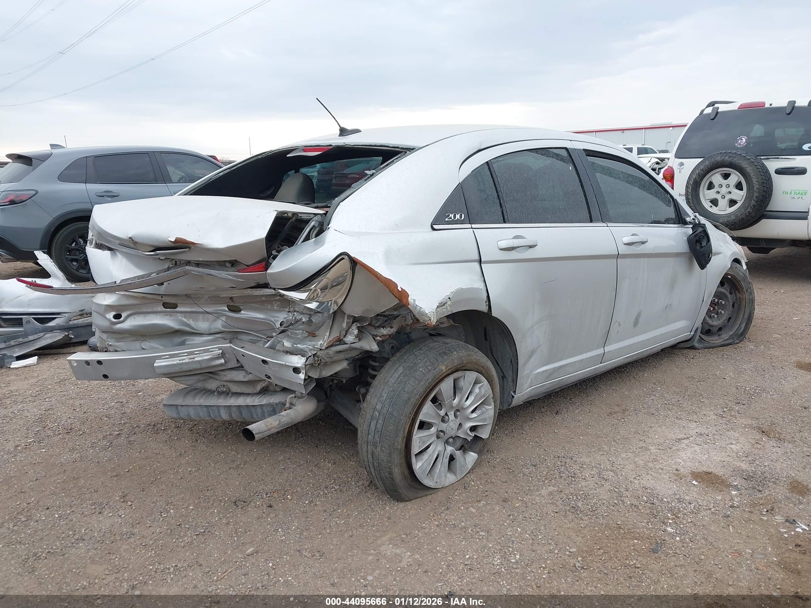 CHRYSLER 200 image 4