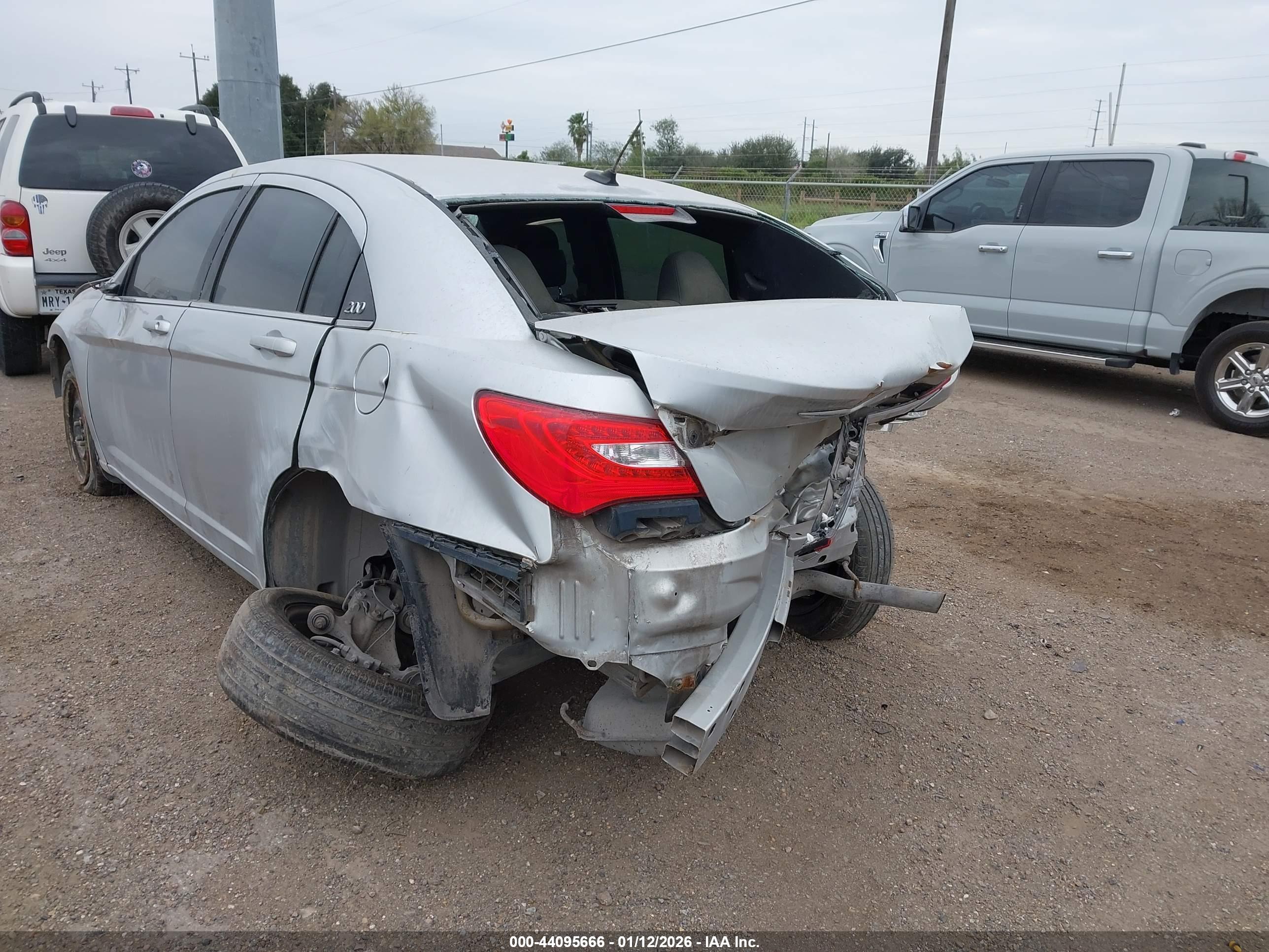 CHRYSLER 200 image 6