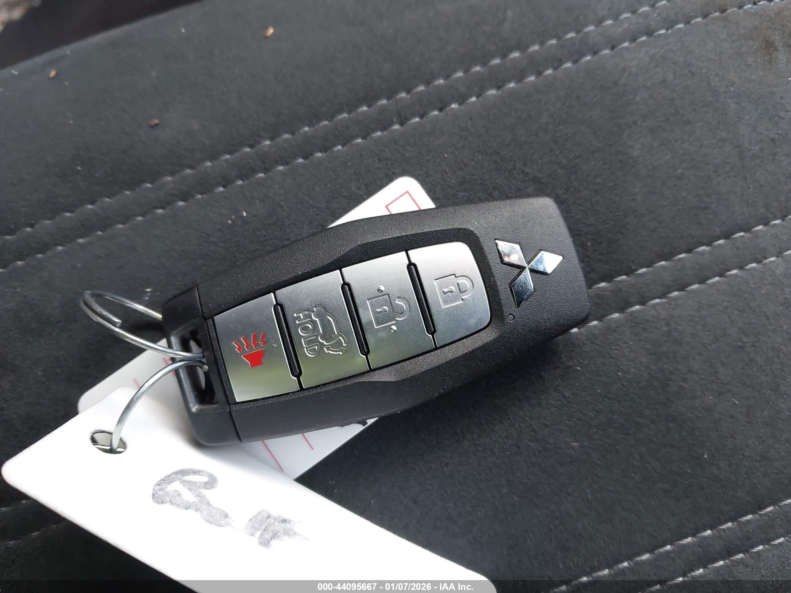 MITSUBISHI OUTLANDER image 11