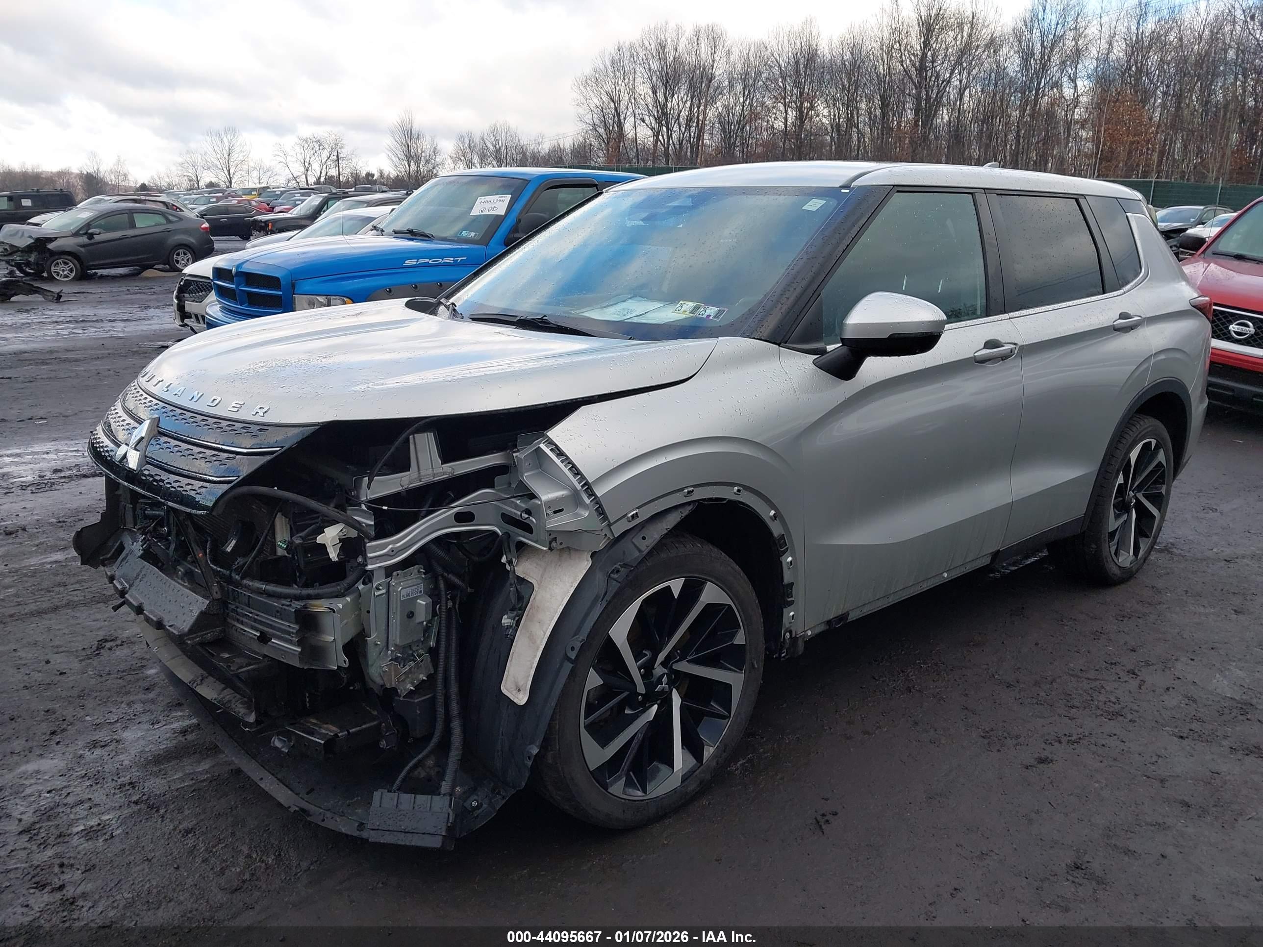 MITSUBISHI OUTLANDER image 2