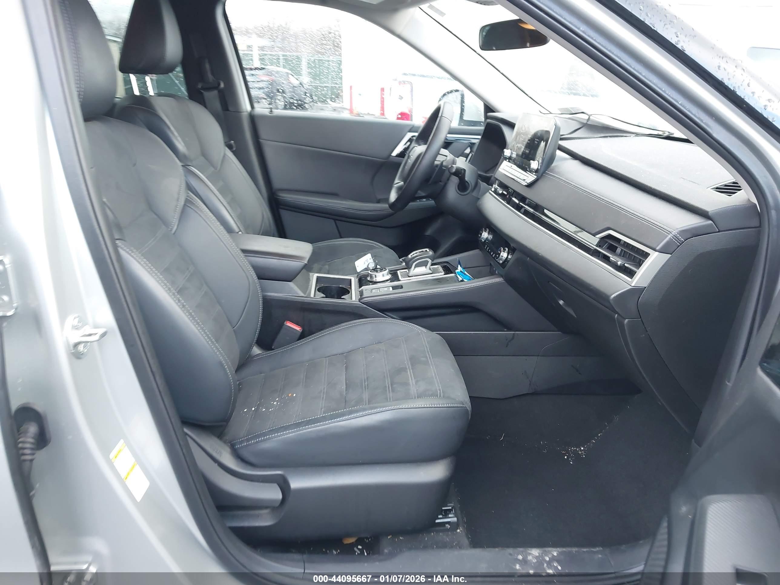 MITSUBISHI OUTLANDER image 5