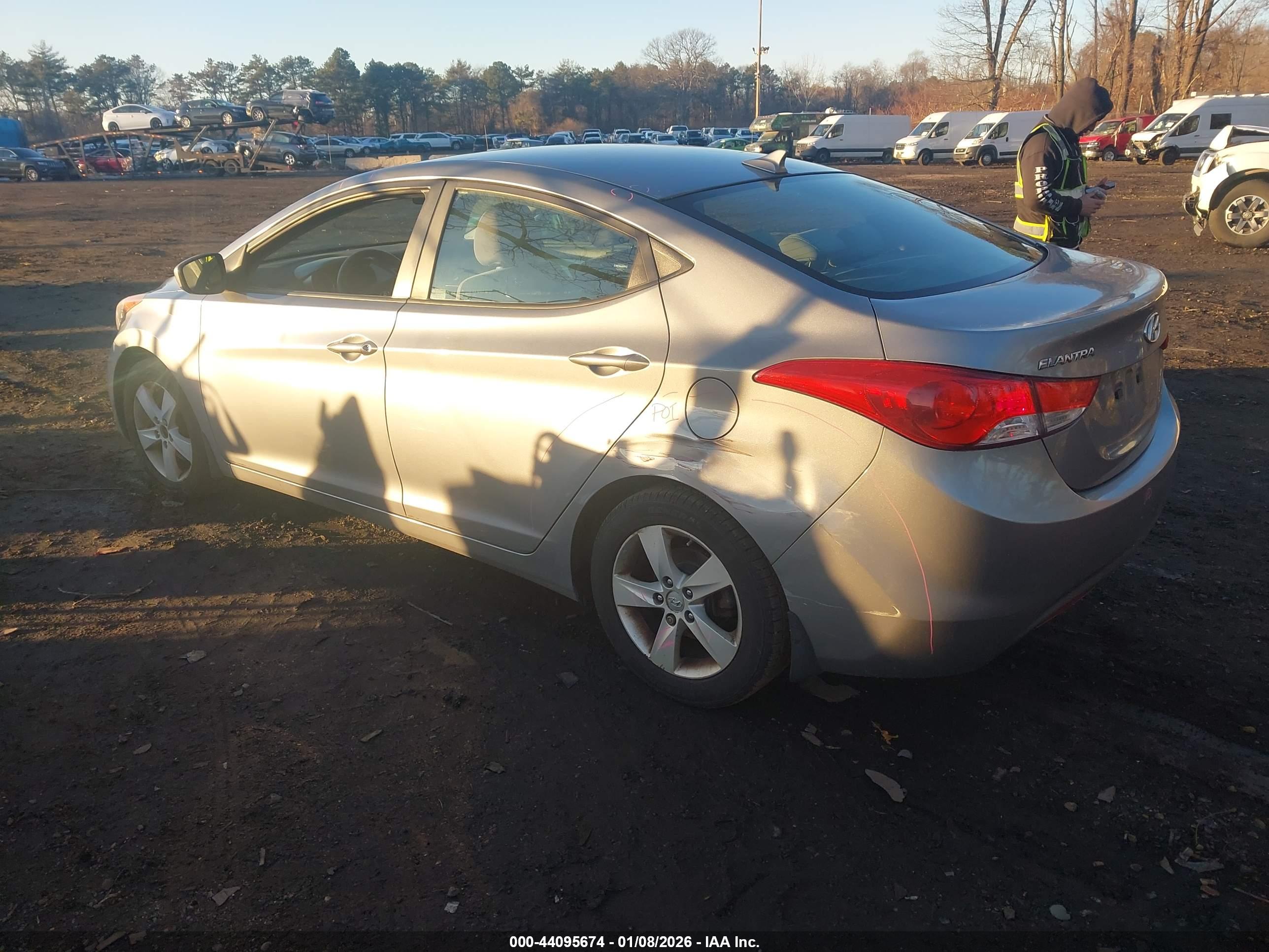 HYUNDAI ELANTRA image 3