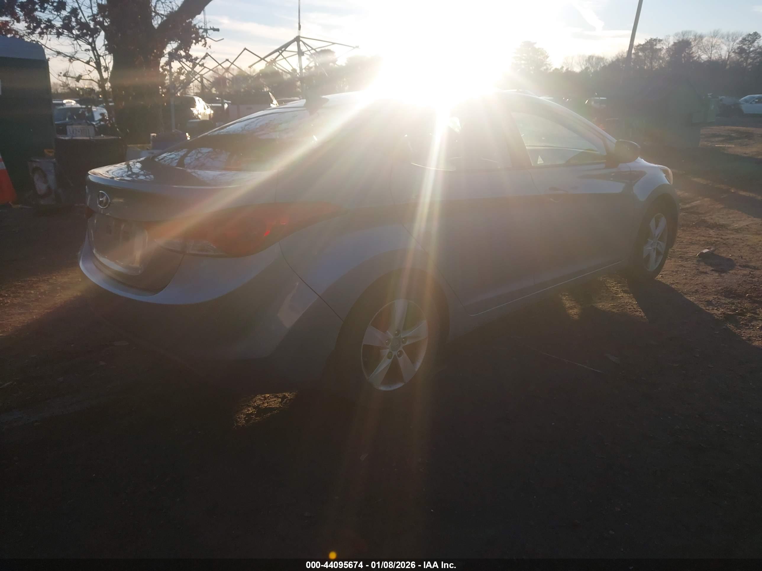 HYUNDAI ELANTRA image 4