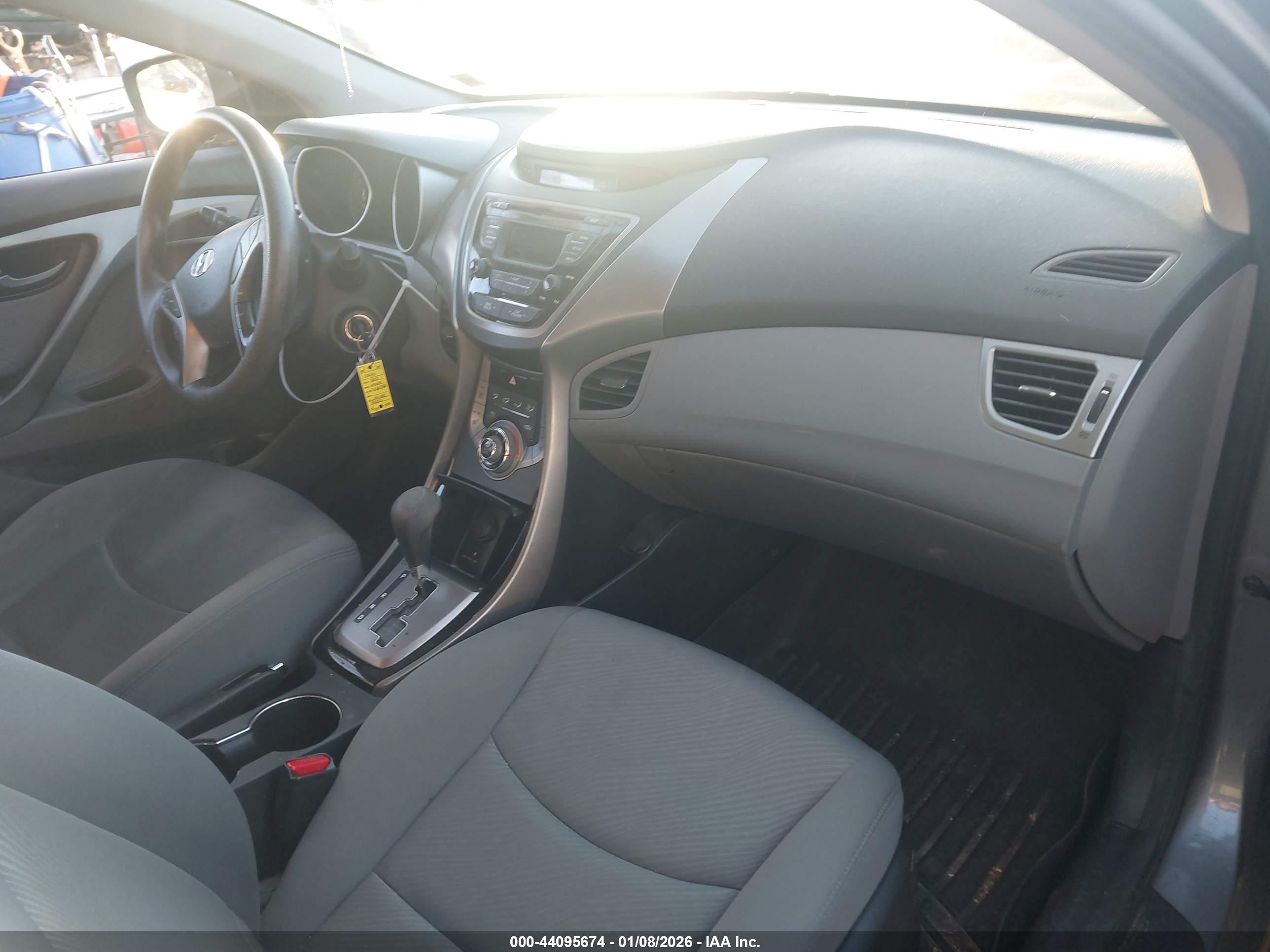 HYUNDAI ELANTRA image 5