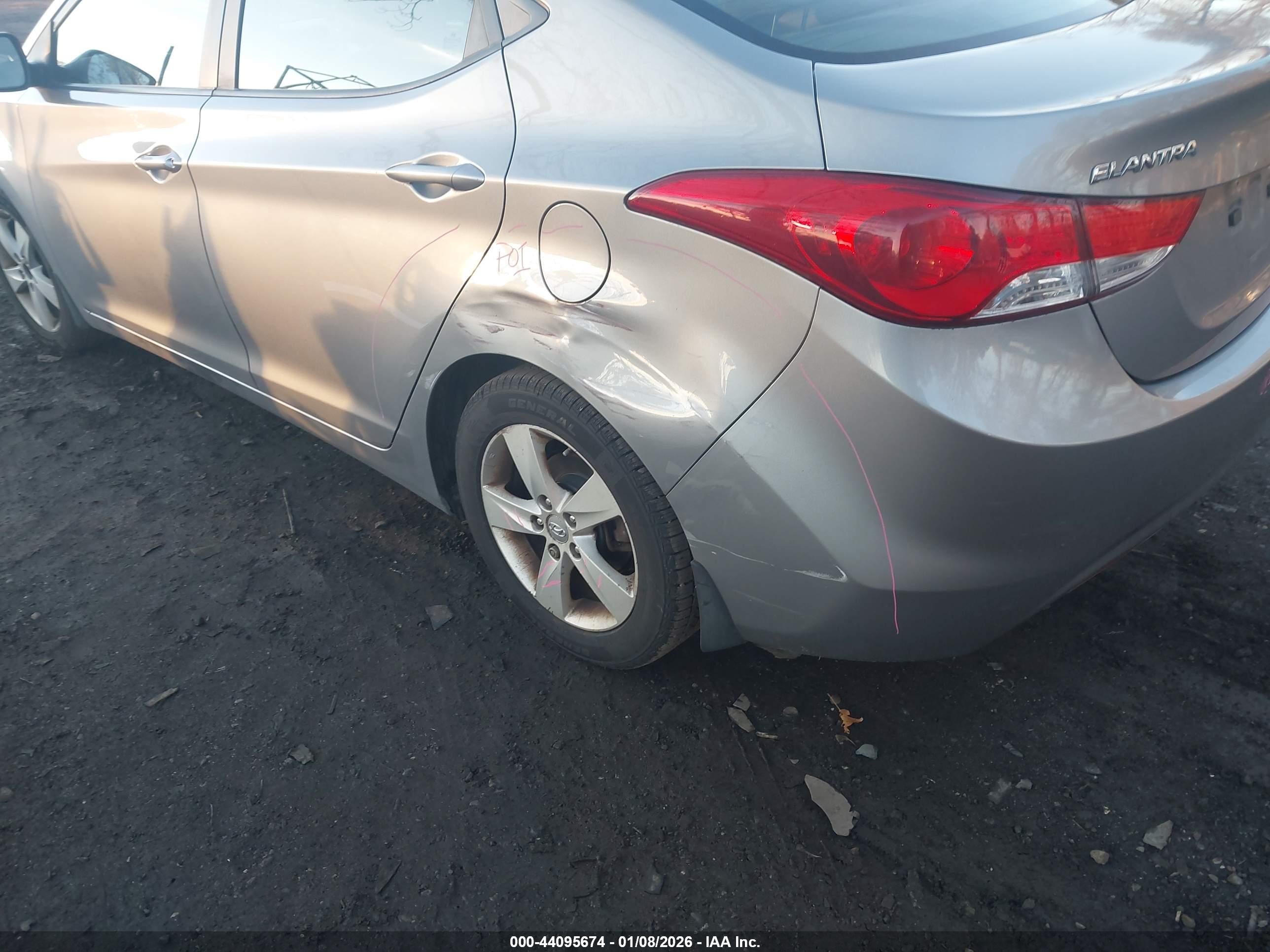 HYUNDAI ELANTRA image 6