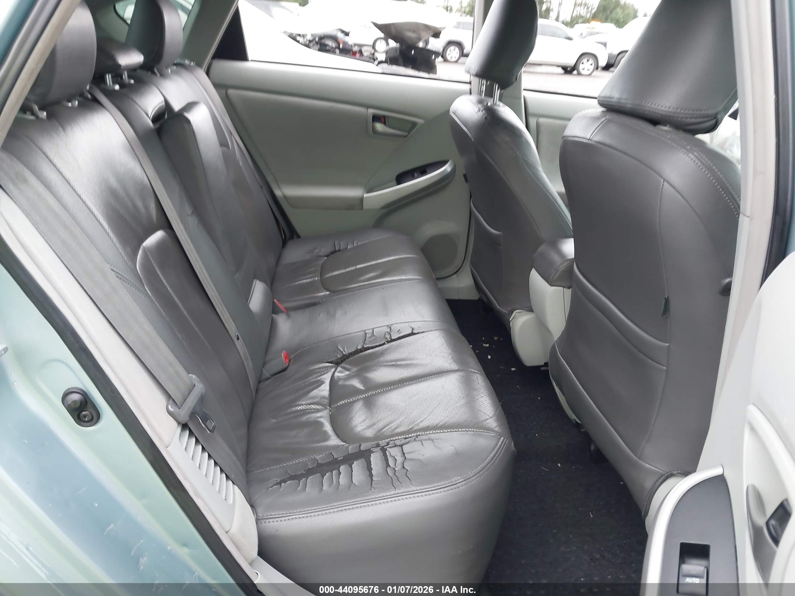 TOYOTA PRIUS image 8