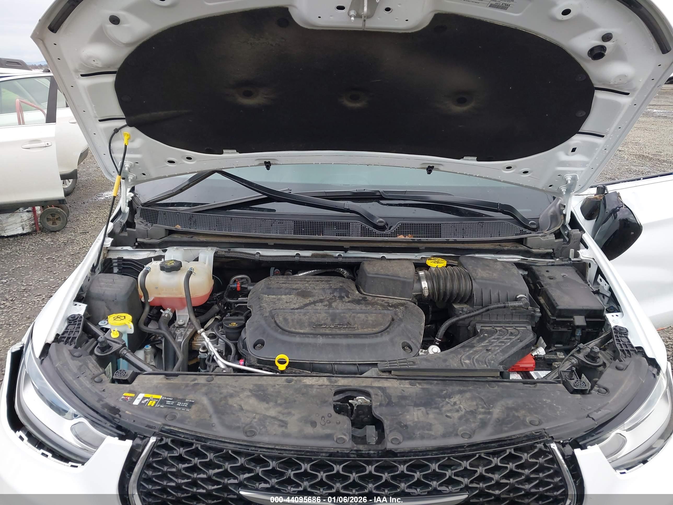 CHRYSLER PACIFICA image 10