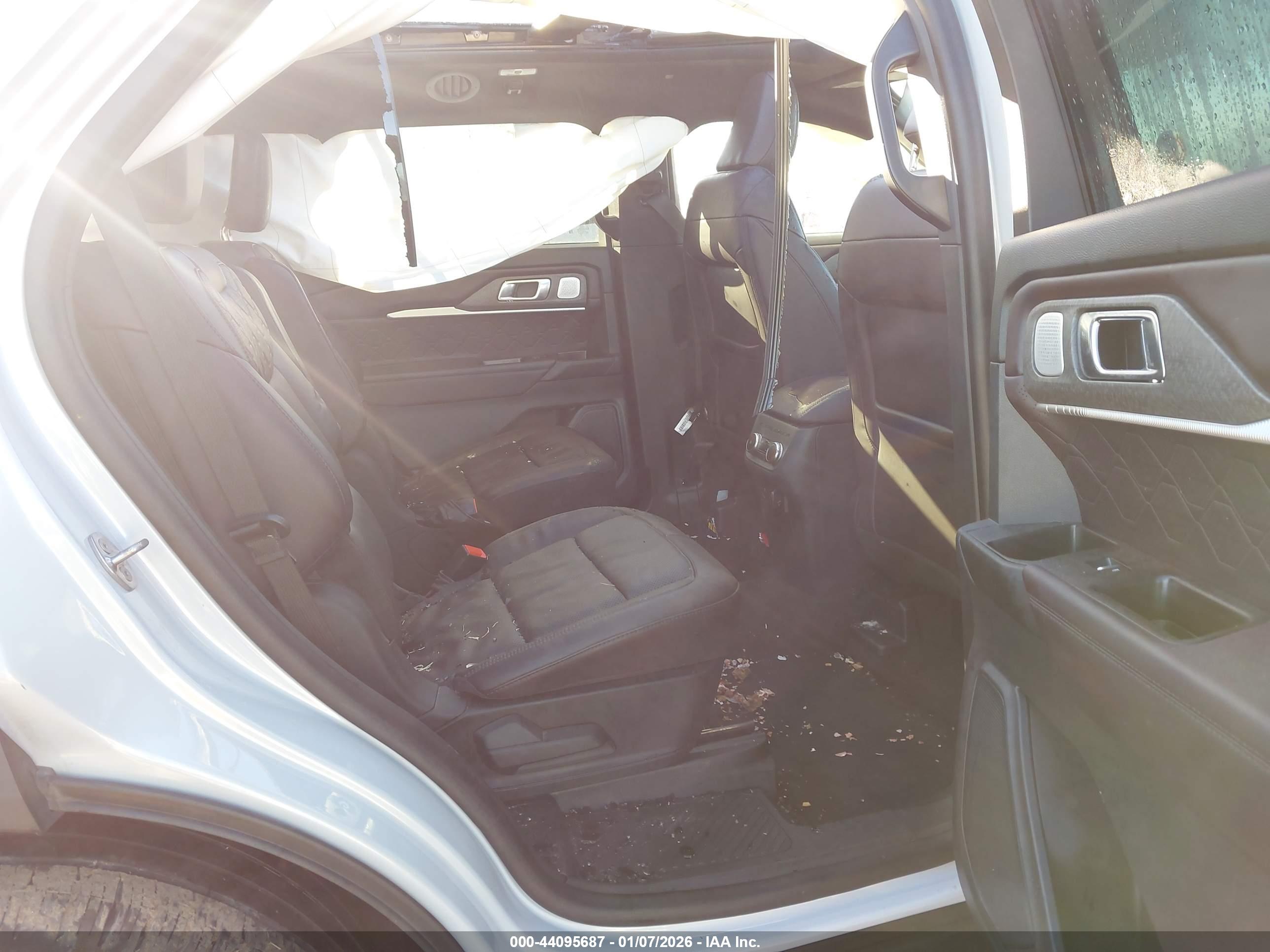 FORD EXPLORER image 8