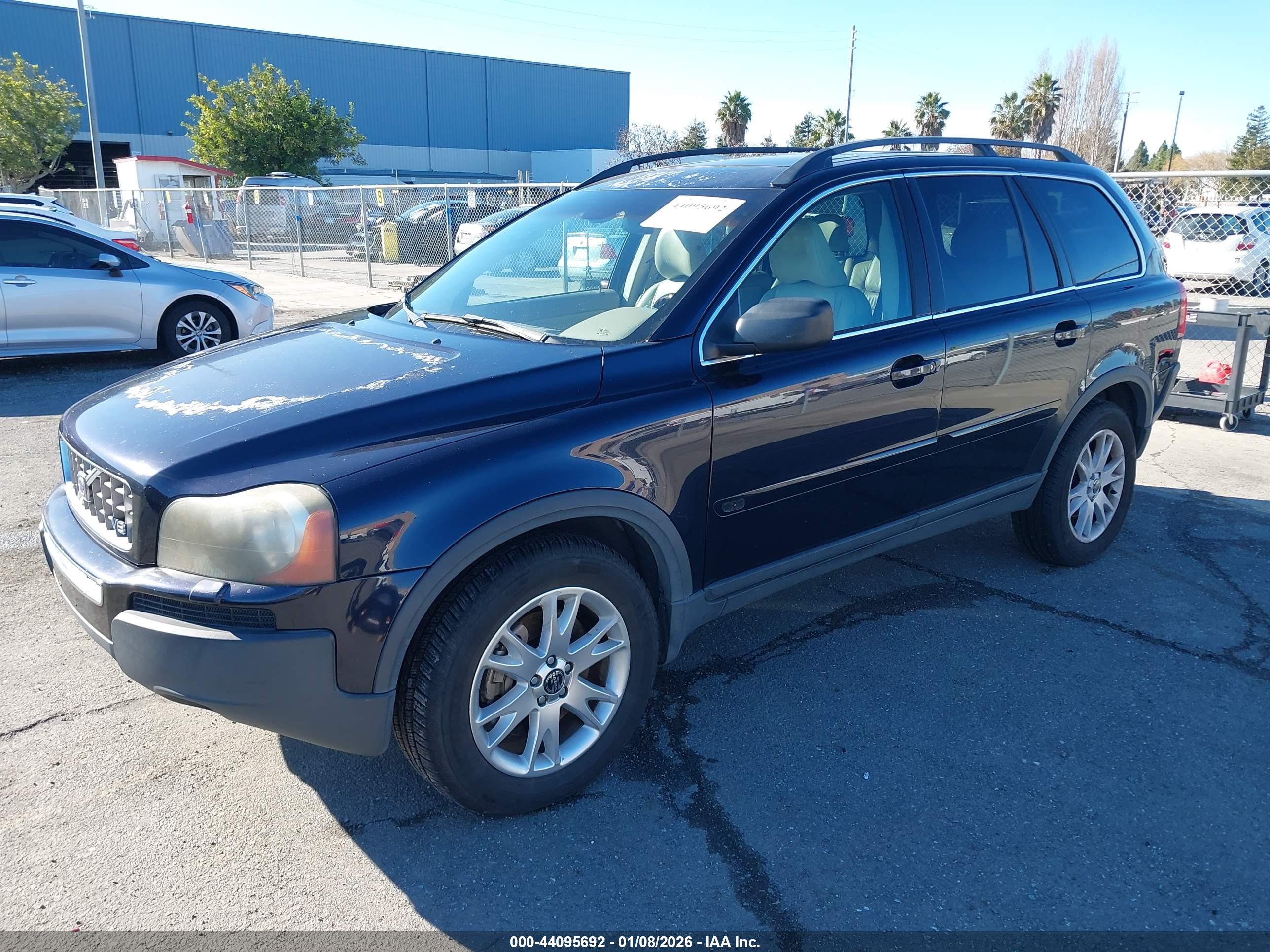 VOLVO XC90 image 2