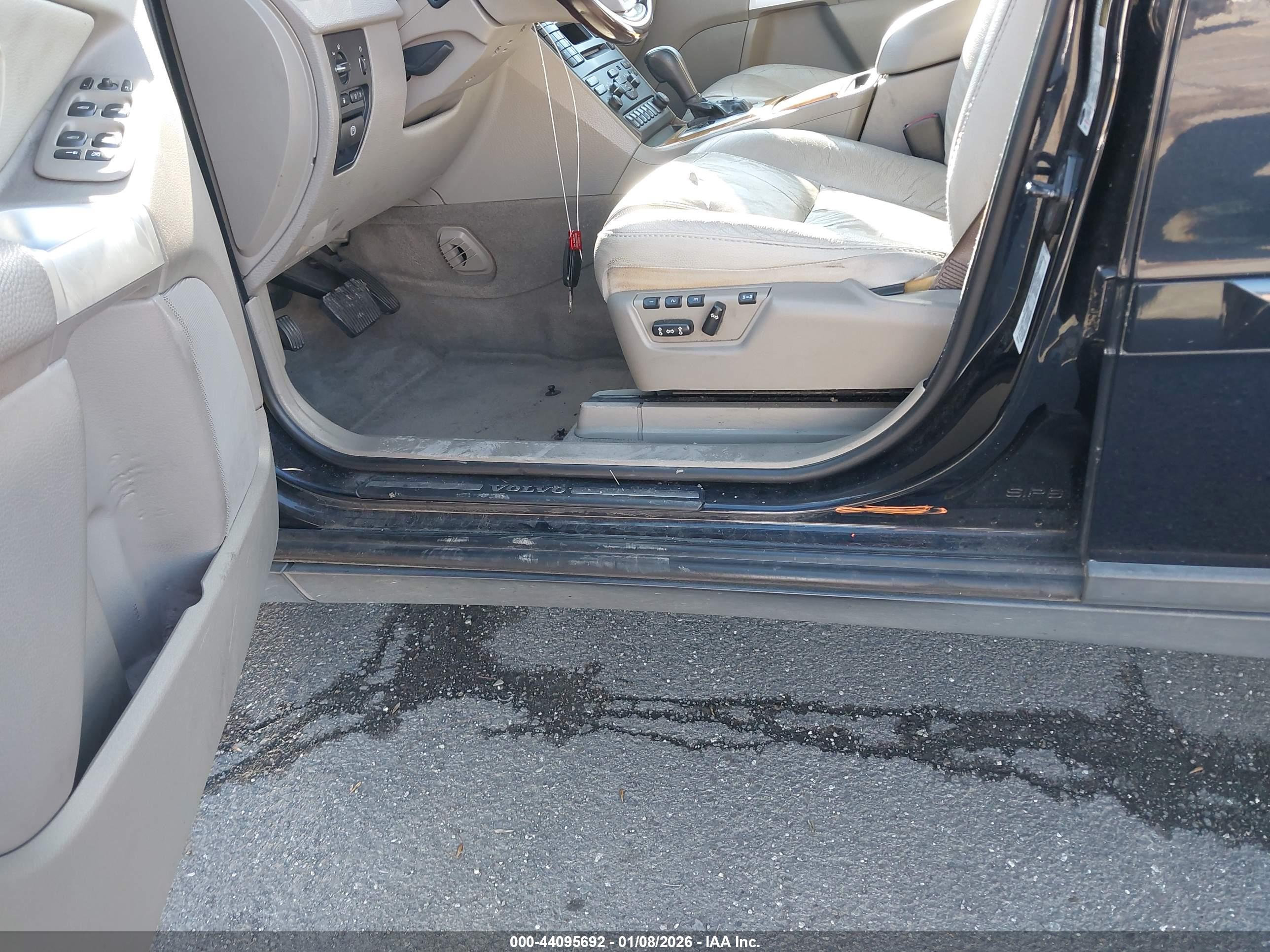 VOLVO XC90 image 6