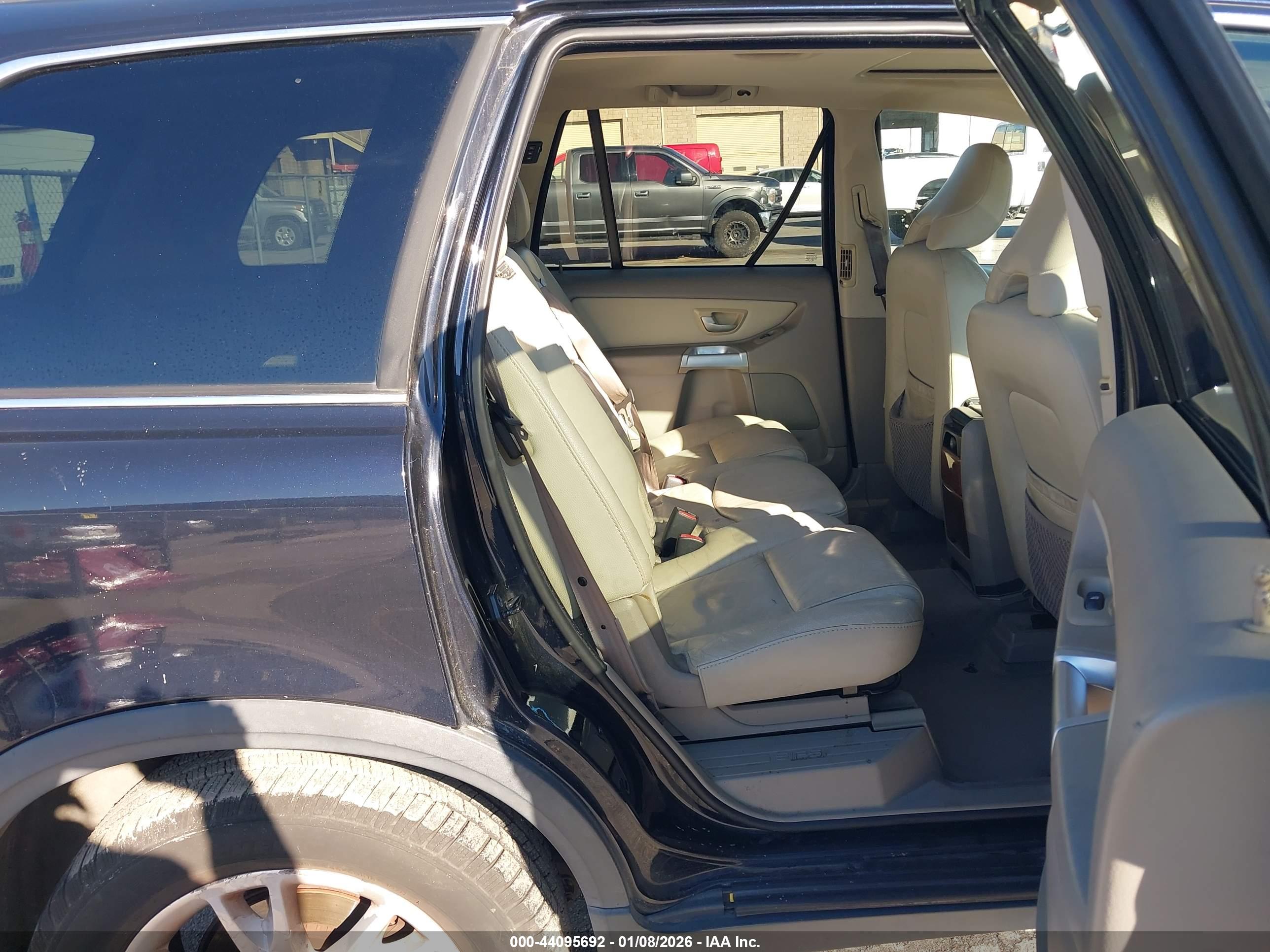 VOLVO XC90 image 8